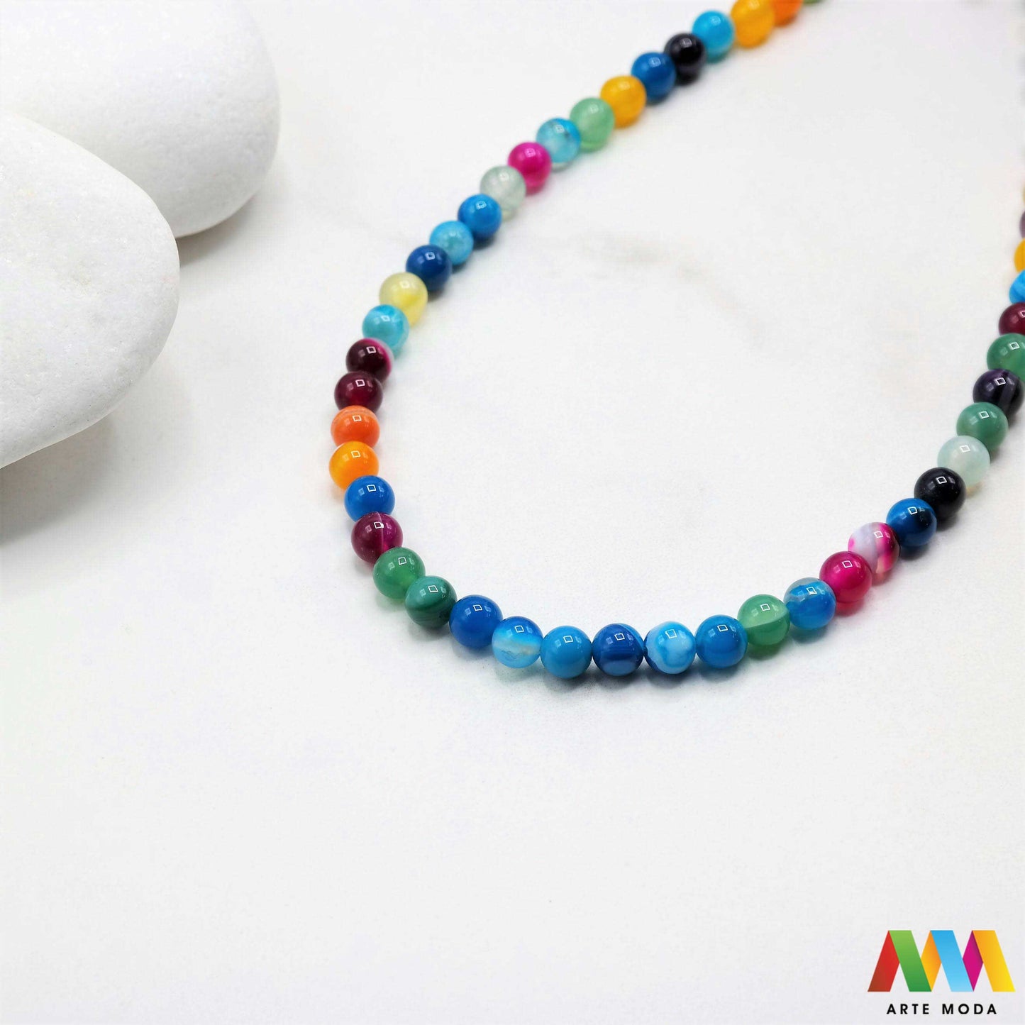 poludragi kamen ahat kristal kalcedon polu dragi poludrago kamenje dragulj mineral kvarc Ahat je jedan od najrasprostranjenijih kristala na planeti Ahat spada u grupu kalcedona izrazito je dekorativan te se od njega izrađuje lijepi nakit i ukrasni predmeti U Hrvatskoj je poznati Lepoglavski Ahat s brda Gaveznica