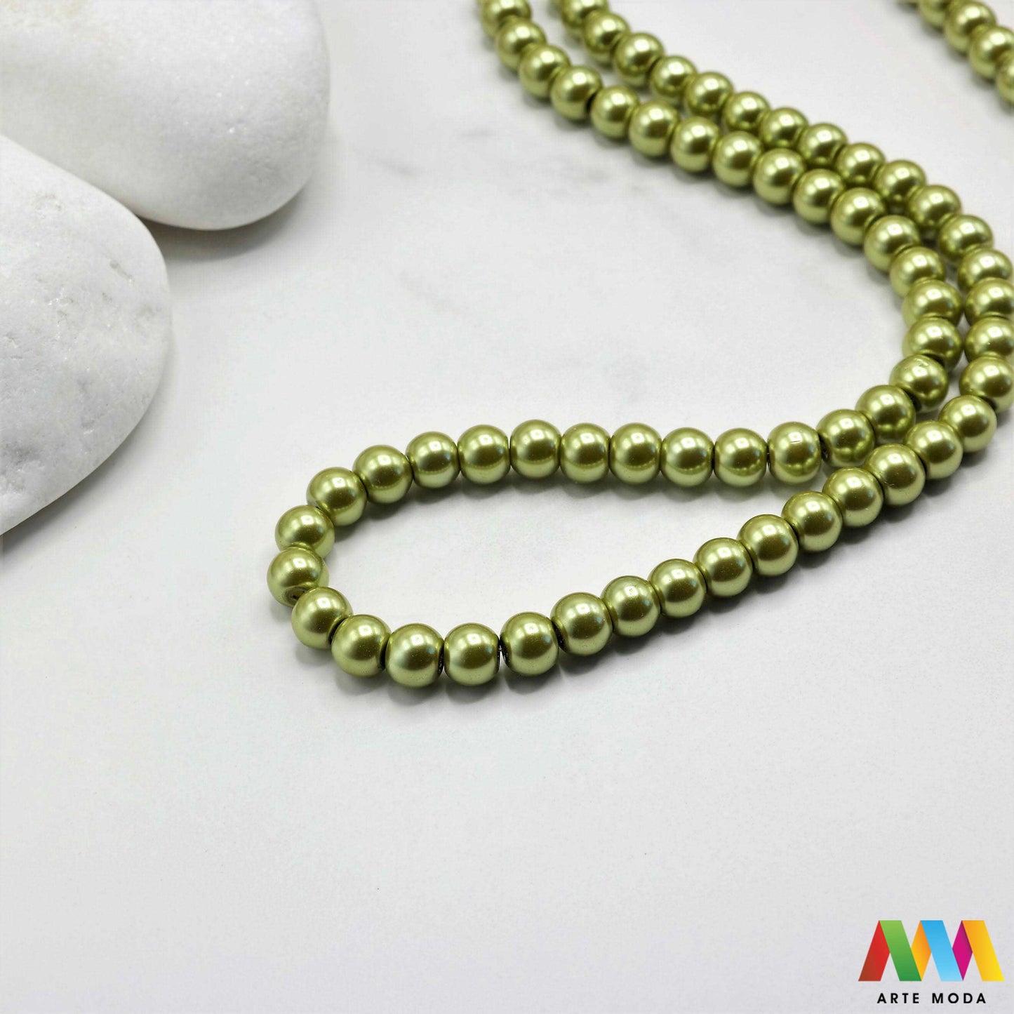 stakleni biseri niz staklo biser perle biserne zrna zrno perla staklene imitacija bisera sedefaste vjenčani nakit klasični DIY ogrlice bijeli u boji bisernim sjajem izrada nakita umjetni Za klasičnu eleganciju birajte staklene bisere imitacija bisera ima visok sedefasti sjaj i savršeno je glatka Idealni su za izradu vjenčanog nakita bezvremenskih ogrlica i narukvica raznim veličinama i bojama ovi biseri unose dašak luksuza u svaki uradi sam projekt Počnite nizati svoju eleganciju arte moda repromaterijal