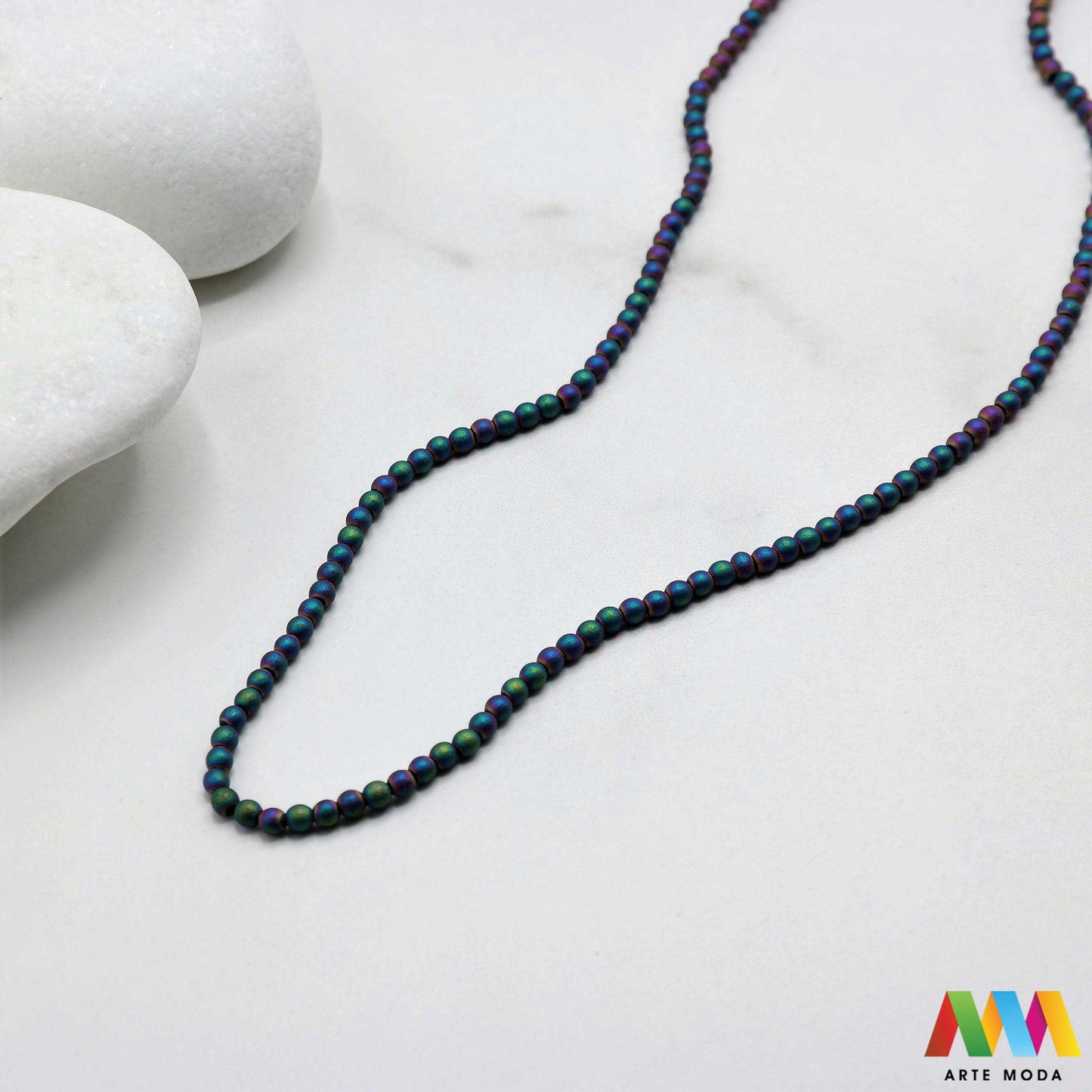 hematit krvavi kamen poludragi mineral metalni sjaj kvarc zrcalo kristal prirodni metalik meditacija zaštita repromaterijal Hematit (ili krvavi kamen) je prirodni mineral smeđe sive ili crne boje karakteriziran prisustvom hladnog metalnog sjaja Vjeruje se da pomaže u jačanju volje samopouzdanja i povezanosti s majkom zemljom Nakit izrađen od njega fascinira svojim tajanstvenim zrcalnim sjajem