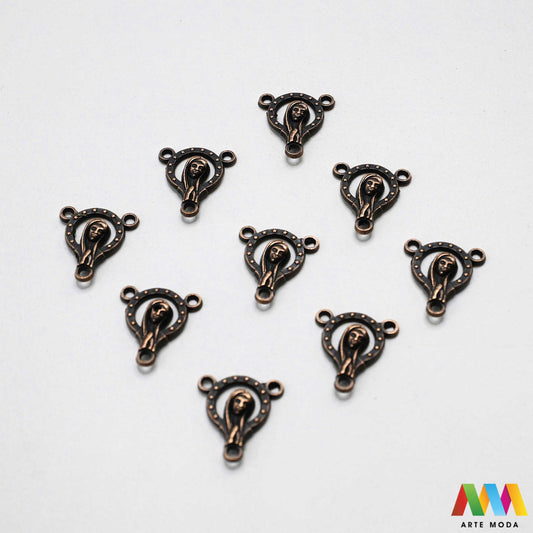 metalni razdjelnik konektor izrada krunice krunica metalni dijelovi krunicu repromaterijal sakralni nakit vjerski križić spojnica krunica perle pribor diy Gospa i Srce Isusovo Neizostavan element za svaku krunicu Ovi kvalitetni metalni razdjelnici poznati i kao konektori služe za spajanje dijelova krunice i naglašavaju njezinu središnju točku Izrađeni od izdržljivog metala naši razdjelnici su savršen izbor za izradu vlastitih krunica bilo da koristite perle staklo ili kamenje arte moda repromaterijal