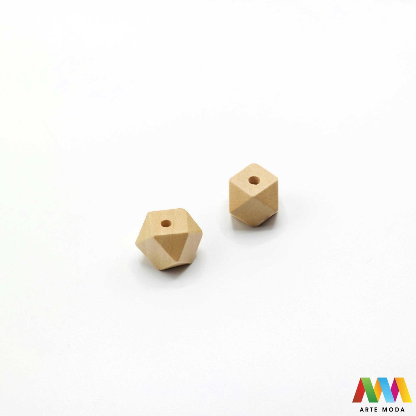 drvo drveni element elementi za izradu nakita za nizanje drvene perle perla kugla kocka izrađeni od drvenog materijala koji se koriste za nizanje i ukrašavanje modnih dodataka te izradu nakita poput narukvica, nanožnica ili ogrlica