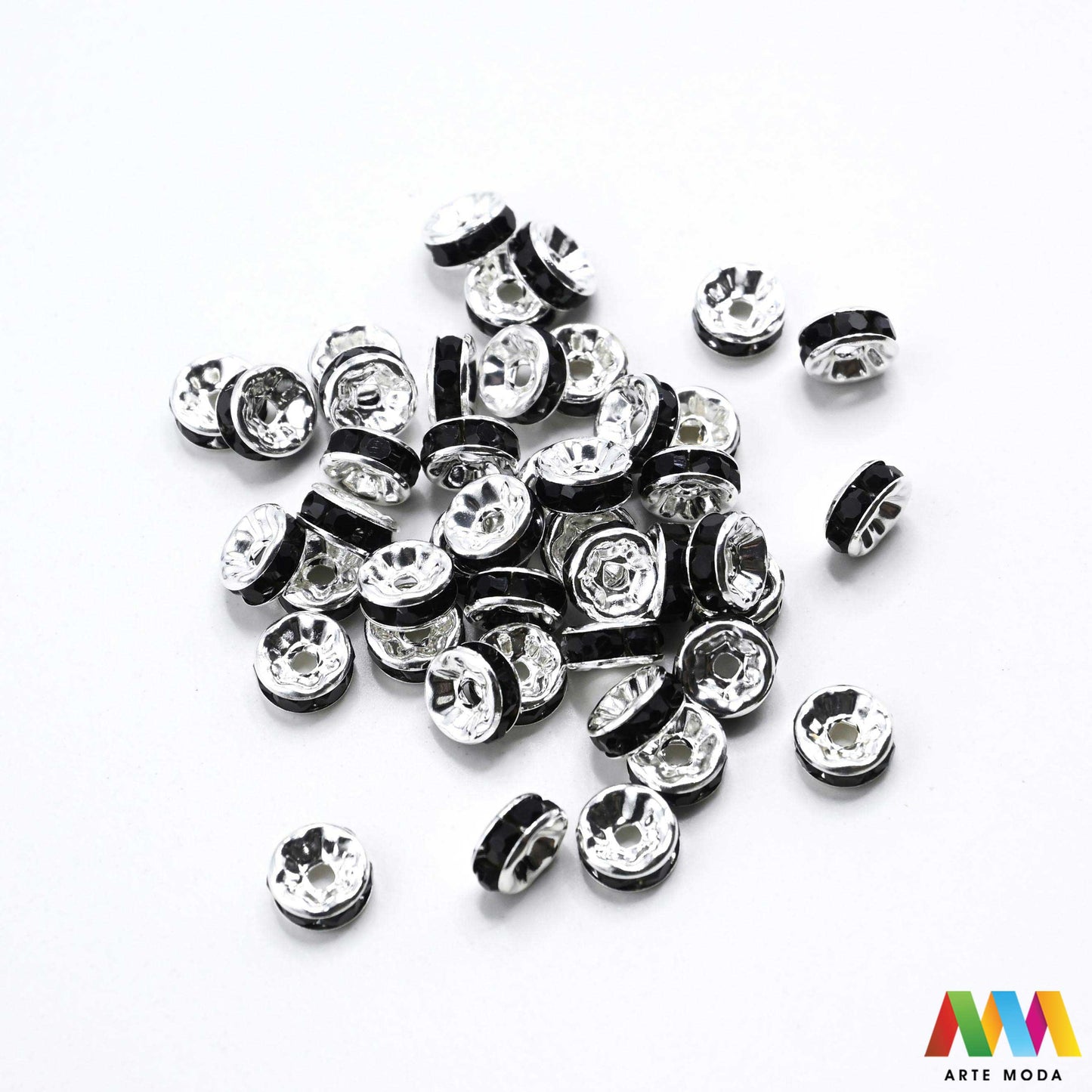 razdjelnik umetak spacer metalne izrada nakita DIY nakit distanceri metalni pribor separatori srebrne zlatne šajbice metalni za perle razmaknice komponente metal Mali ali ključni za profesionalan nakit Metalni umetci razdjelnici spacer perle služe za stvaranje razmaka i dodavanje sjaja perlama Sprječavaju trenje i ističu poludrago kamenje Neophodan element za izradu narukvica i ogrlica koje izgledaju bogatije i elegantnije arte moda repromaterijal