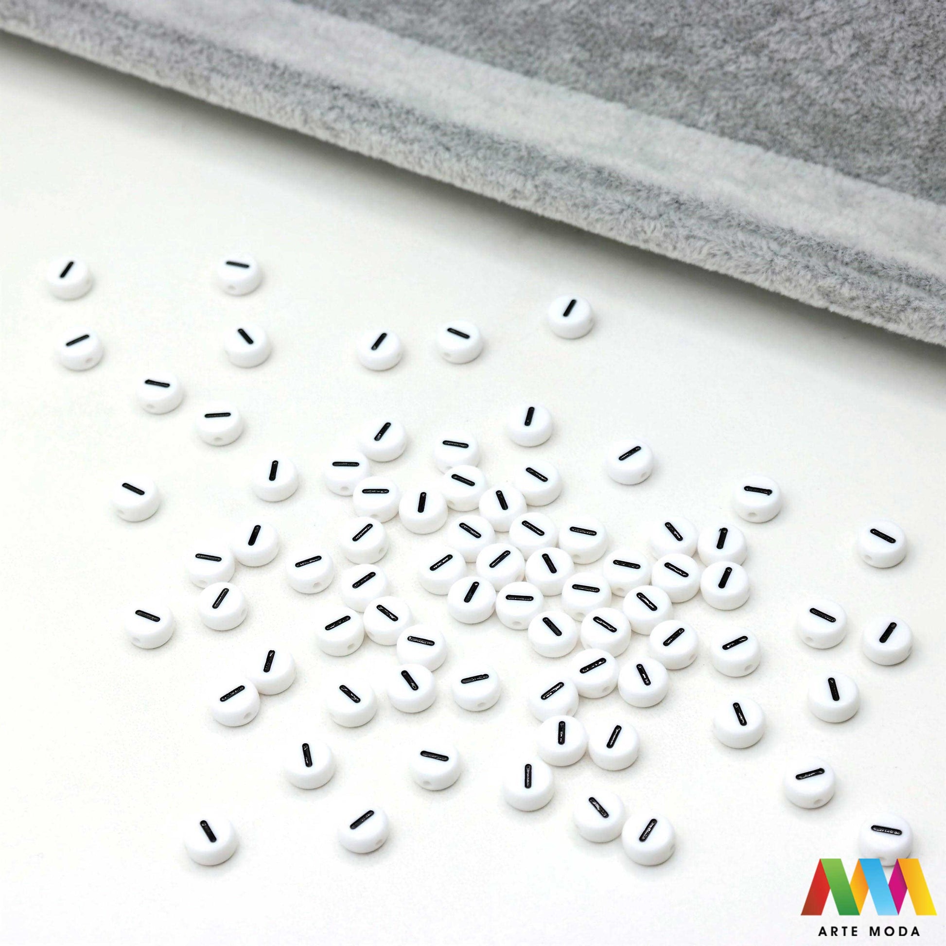 slova brojevi plastične nizanje imenom narukvice prijateljstva dječji nakit personalizirani kockaste perle okrugle abeceda DIY ručni rad izrada mix mješana Stvorite personalizirani nakit s našim plastičnim slovima i brojevima Perle u obliku kocki i krugova idealne su za izradu narukvica s imenom i porukama Lagane su šarene i savršene za dječji nakit i narukvice prijateljstva Lako nizanje za maksimalnu uradi sam zabavu arte moda repromaterijal