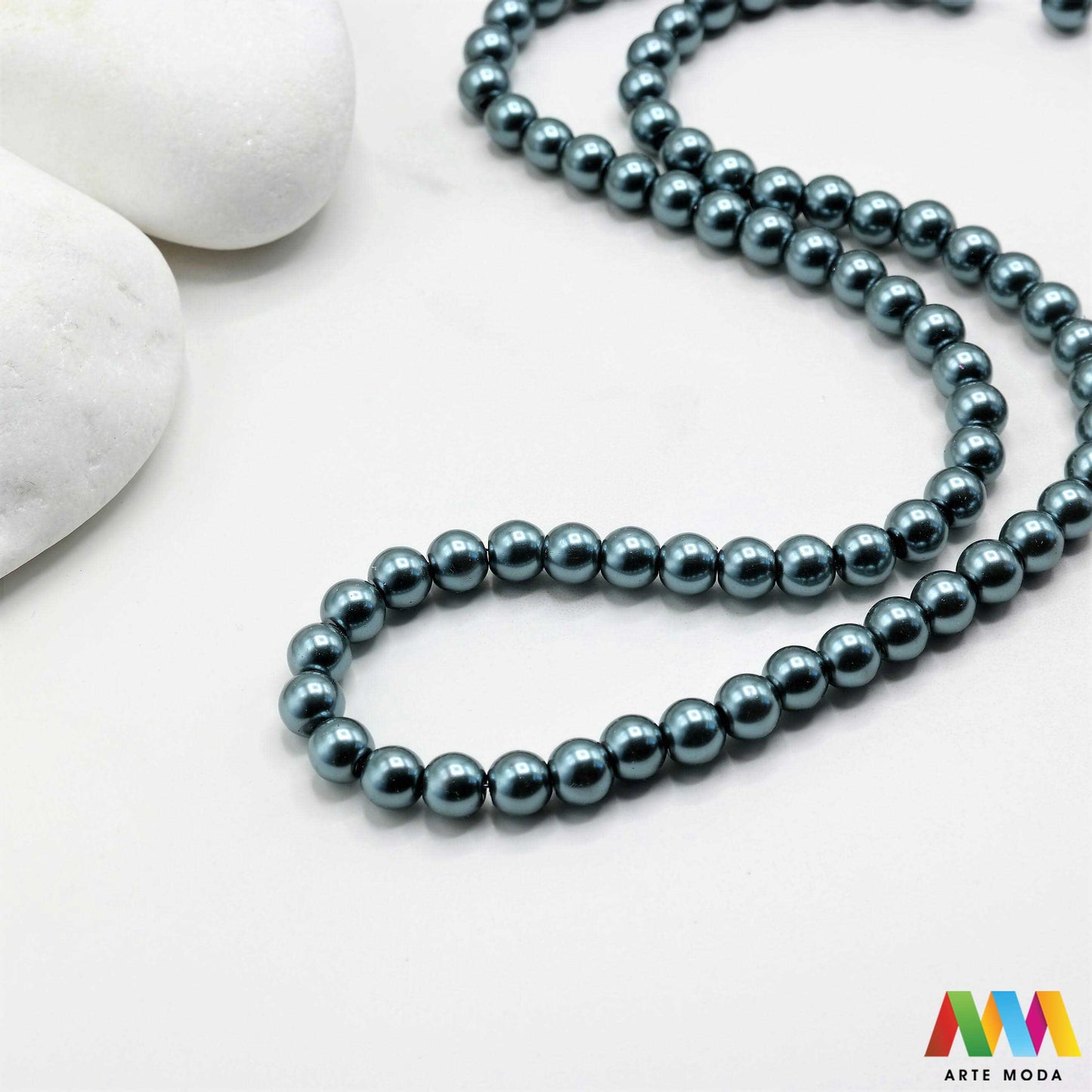 stakleni biseri niz staklo biser perle biserne zrna zrno perla staklene imitacija bisera sedefaste vjenčani nakit klasični DIY ogrlice bijeli u boji bisernim sjajem izrada nakita umjetni Za klasičnu eleganciju birajte staklene bisere imitacija bisera ima visok sedefasti sjaj i savršeno je glatka Idealni su za izradu vjenčanog nakita bezvremenskih ogrlica i narukvica raznim veličinama i bojama ovi biseri unose dašak luksuza u svaki uradi sam projekt Počnite nizati svoju eleganciju arte moda repromaterijal