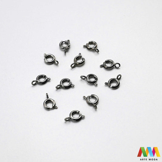 kopče metalne karabiner togl magnet kukice narukvice ogrlice zatvarači nakit DIY metalni pribor spajanje nakita srebrne zlatne karabin magnetne završne kopča narukvica ogrlica Osigurajte svoj nakit Metalne kopče su esencijalne za sigurno završavanje ogrlica i narukvica Birajte između karabin kopči pouzdanost magnetnih kopči lakoća i togl kopči stil Kvalitetni zatvarači u raznim bojama temelj svakog uradi sam nakit projekta arte moda repromaterijal