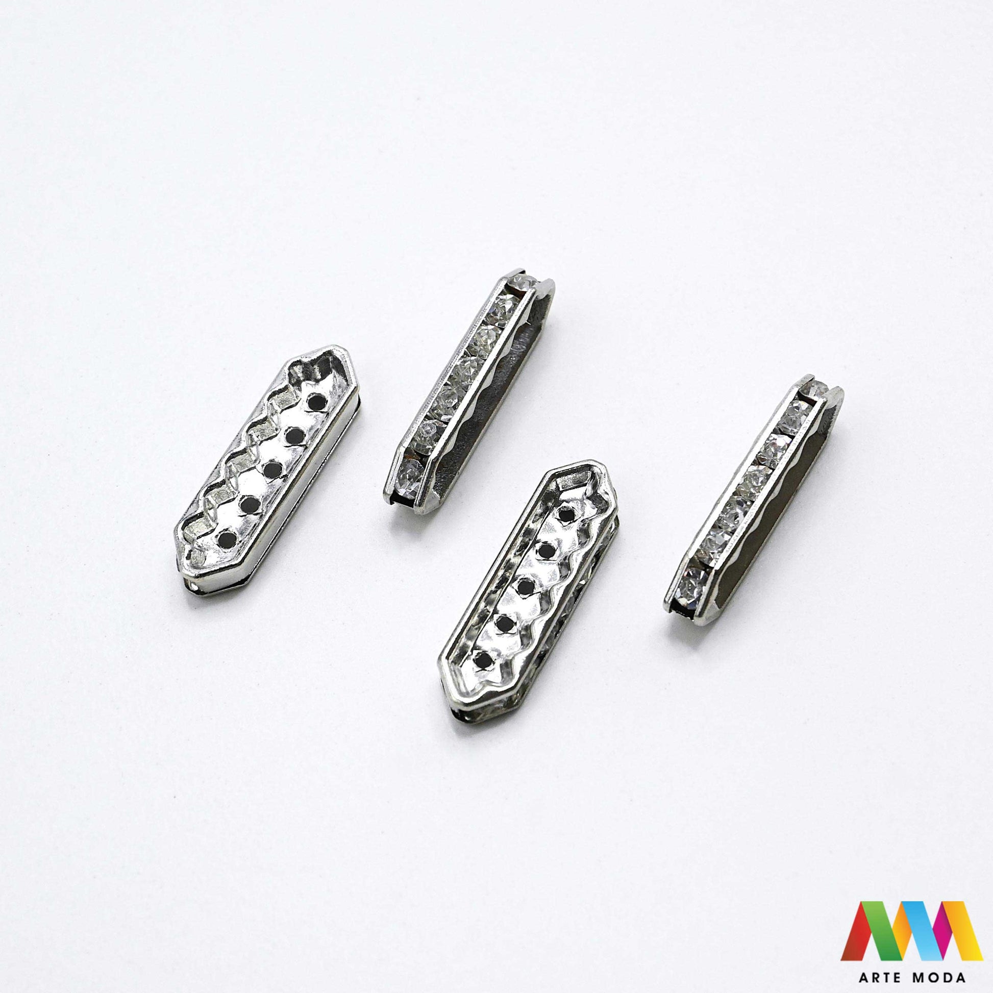 razdjelnik umetak spacer metalne izrada nakita DIY nakit distanceri metalni pribor separatori srebrne zlatne šajbice metalni za perle razmaknice komponente metal Mali ali ključni za profesionalan nakit Metalni umetci razdjelnici spacer perle služe za stvaranje razmaka i dodavanje sjaja perlama Sprječavaju trenje i ističu poludrago kamenje Neophodan element za izradu narukvica i ogrlica koje izgledaju bogatije i elegantnije arte moda repromaterijal