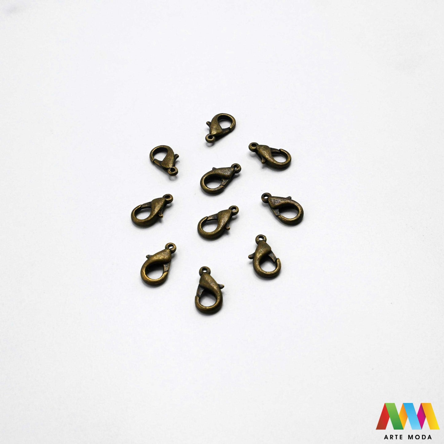 kopče metalne karabiner togl magnet kukice narukvice ogrlice zatvarači nakit DIY metalni pribor spajanje nakita srebrne zlatne karabin magnetne završne kopča narukvica ogrlica Osigurajte svoj nakit Metalne kopče su esencijalne za sigurno završavanje ogrlica i narukvica Birajte između karabin kopči pouzdanost magnetnih kopči lakoća i togl kopči stil Kvalitetni zatvarači u raznim bojama temelj svakog uradi sam nakit projekta arte moda repromaterijal