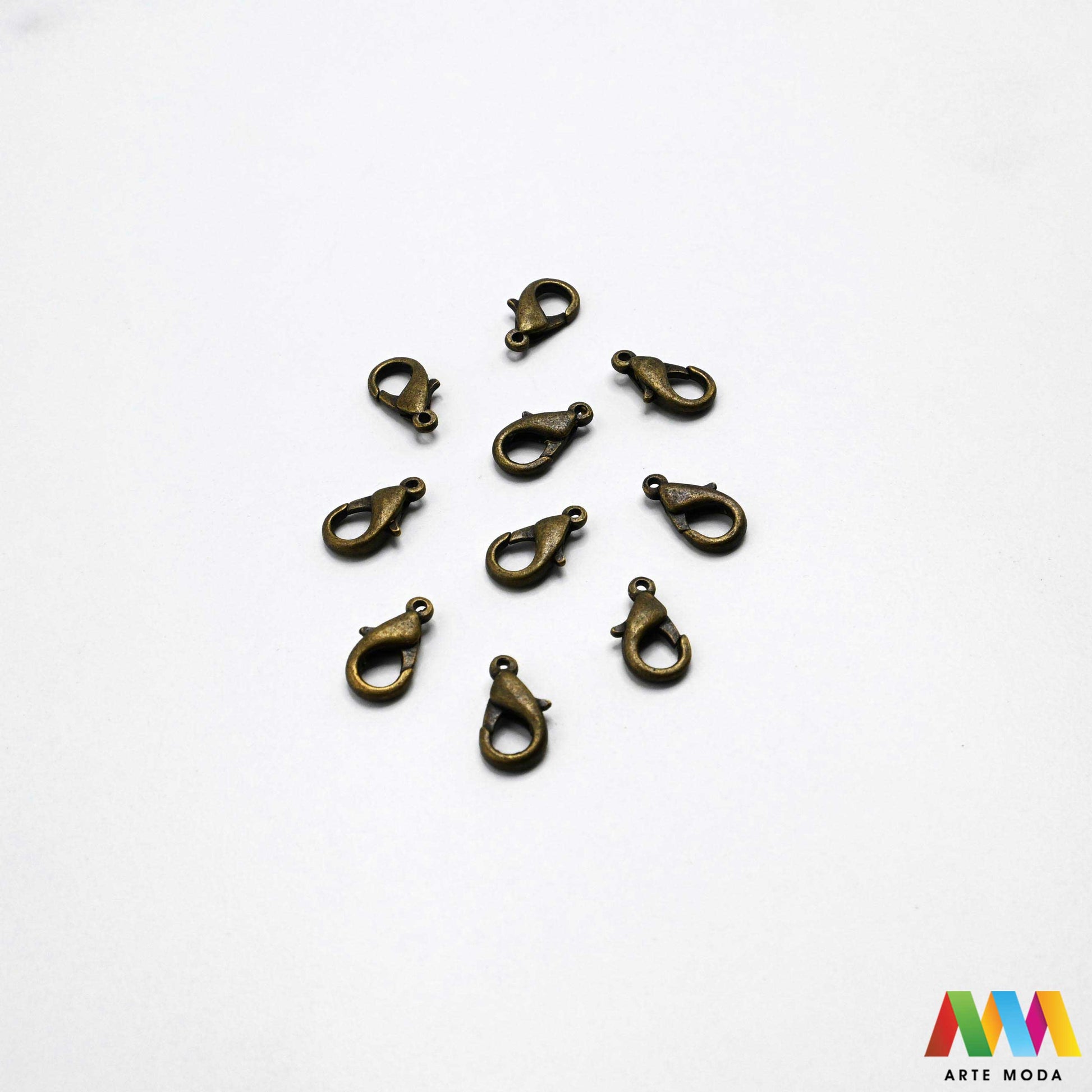 kopče metalne karabiner togl magnet kukice narukvice ogrlice zatvarači nakit DIY metalni pribor spajanje nakita srebrne zlatne karabin magnetne završne kopča narukvica ogrlica Osigurajte svoj nakit Metalne kopče su esencijalne za sigurno završavanje ogrlica i narukvica Birajte između karabin kopči pouzdanost magnetnih kopči lakoća i togl kopči stil Kvalitetni zatvarači u raznim bojama temelj svakog uradi sam nakit projekta arte moda repromaterijal