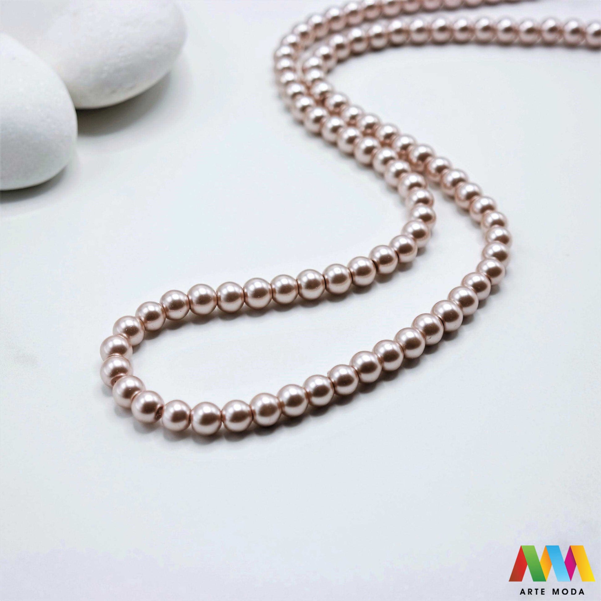 stakleni biseri niz staklo biser perle biserne zrna zrno perla staklene imitacija bisera sedefaste vjenčani nakit klasični DIY ogrlice bijeli u boji bisernim sjajem izrada nakita umjetni Za klasičnu eleganciju birajte staklene bisere imitacija bisera ima visok sedefasti sjaj i savršeno je glatka Idealni su za izradu vjenčanog nakita bezvremenskih ogrlica i narukvica raznim veličinama i bojama ovi biseri unose dašak luksuza u svaki uradi sam projekt Počnite nizati svoju eleganciju arte moda repromaterijal