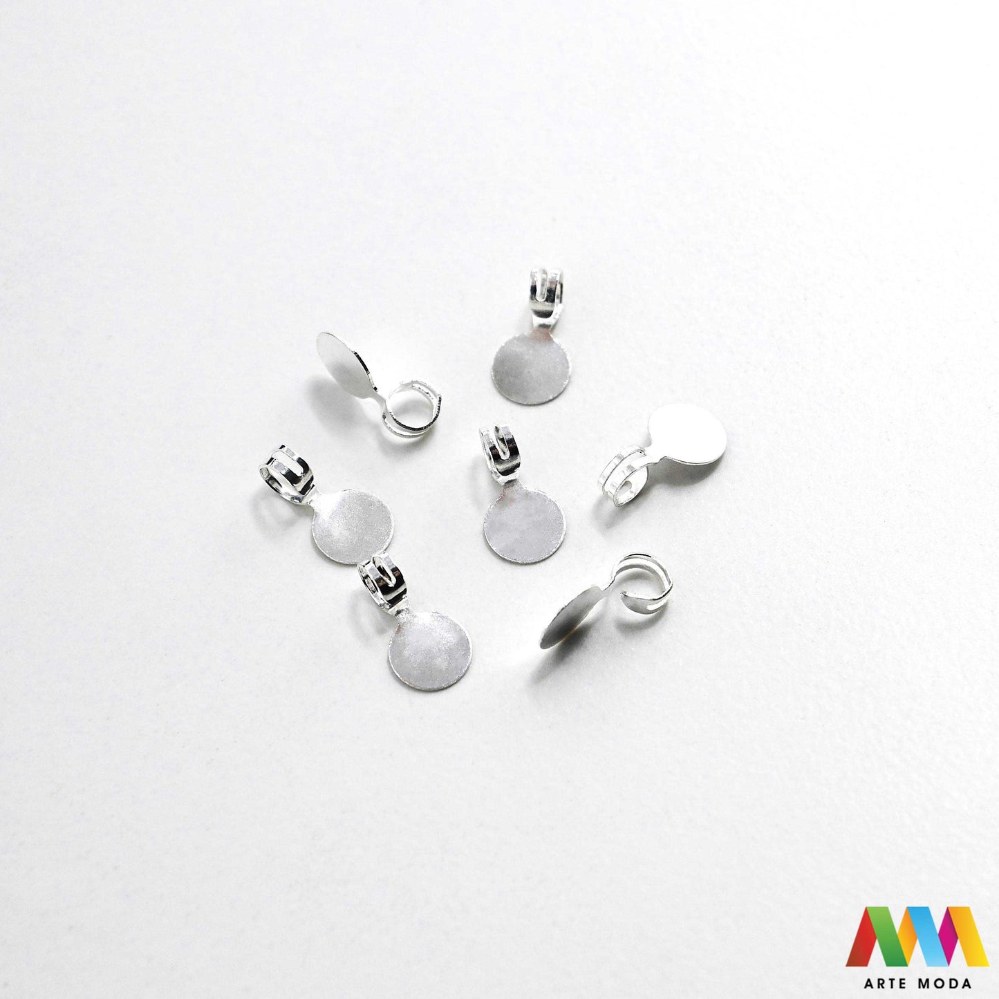 držači bailovi stiskači kvačice za privjeske spojnice vješalice nakit držač kamen metalni elementi DIY pribor srebrni zlatni montaža privjeska kristale poludrago vješanje privjesaka repromaterijali Pretvorite perle kamenje privjeske esencijalni vješanje vaših kreacija na lančiće konce Omogućuju profesionalan izgled sigurno nošenje poludragog kamenja kristala različitih stilova glatki gravirani filigranski boja srebro zlato bronca osigurajte čvrst elegantan spoj svom uradi sam nakitu arte moda repromaterijal