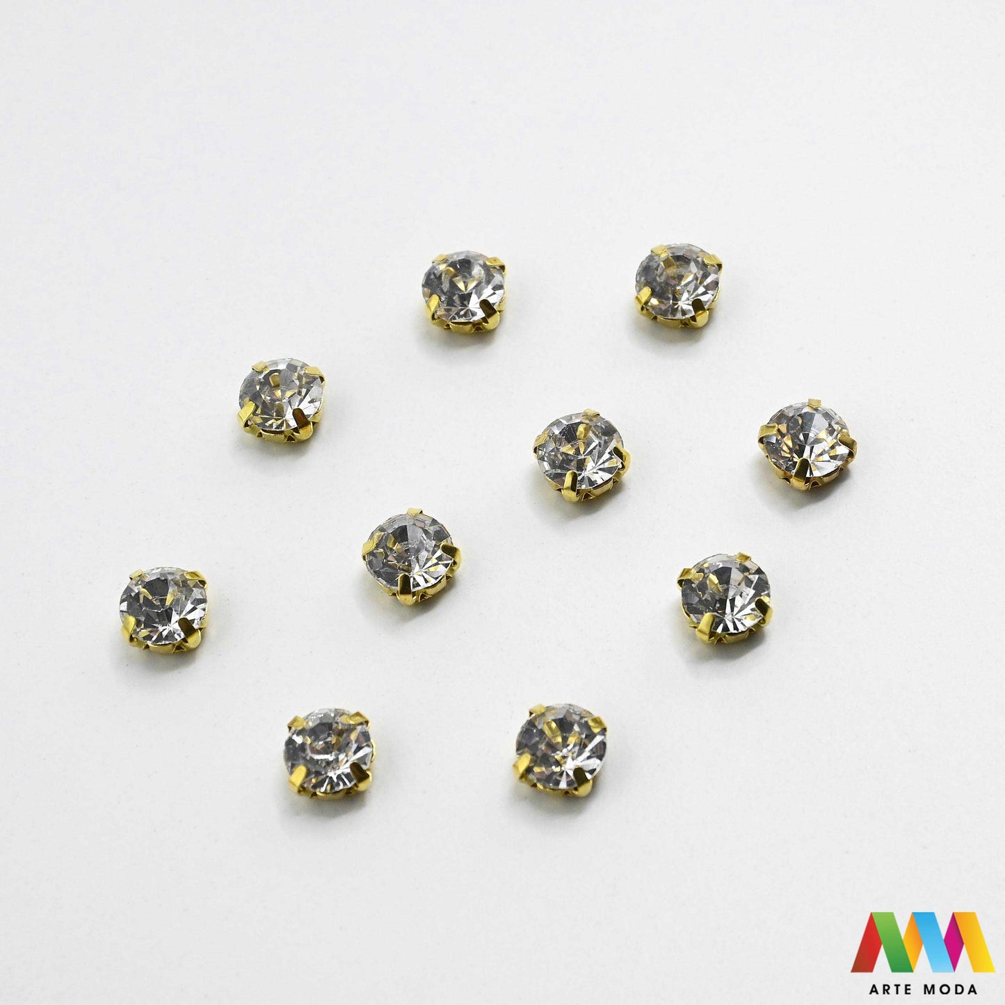 cirkoni stakleni metalni kalup blještavo sjajno perle privjesci rhinestones šivanje lijepljenje nakit glamur kostimi dekoracije ukrasi kalupu cirkon kopči blještavi Postignite maksimalan sjaj s staklenim cirkonima u metalnom kalupu Ovi blještavi cirkoni su sigurno fiksirani i spremni za šivanje lijepljenje ili nizanje Idealni za izradu glamuroznog nakita ukrašavanje kostima i svečane dekoracije Brz jednostavan i elegantan put do blistavog "uradi sam" projekta arte moda repromaterijal