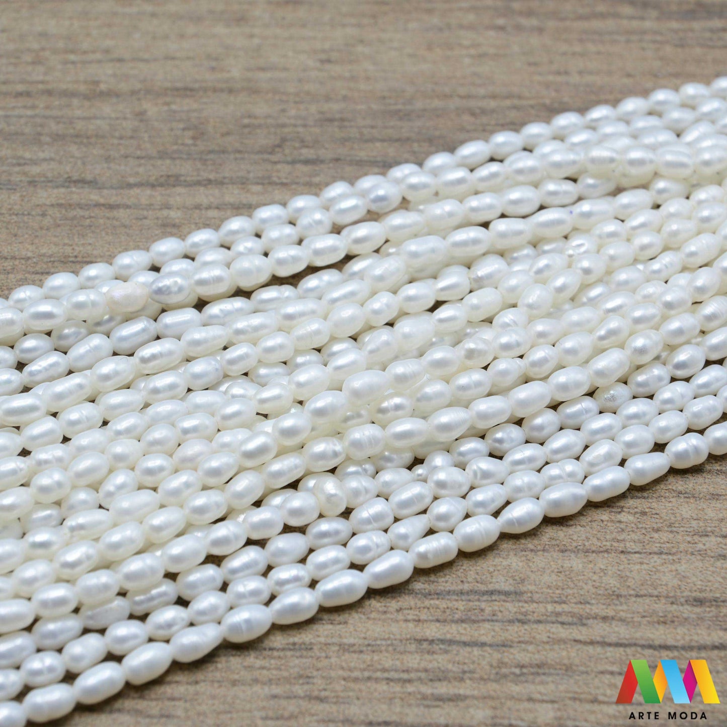 perle bijeli vjenčani niz sedef barokni baroque pearls zrno bisernica školjka dragulj poludrago kamenje ukrasni mineral kristal Bezvremenska klasika u vašim rukama Riječni biseri su omiljeni materijal za izradu nakita koji odiše elegancijom luksuzom prirodni slatkovodni biseri očarat će vas svojim nježnim sjajem unikatnim oblicima Savršeni za izradu ogrlica narukvica naušnica koje se prenose generacijama Dodajte dozu profinjenosti uradi sam nakitu uz autentične bisere naše kolekcije arte moda repromaterijal