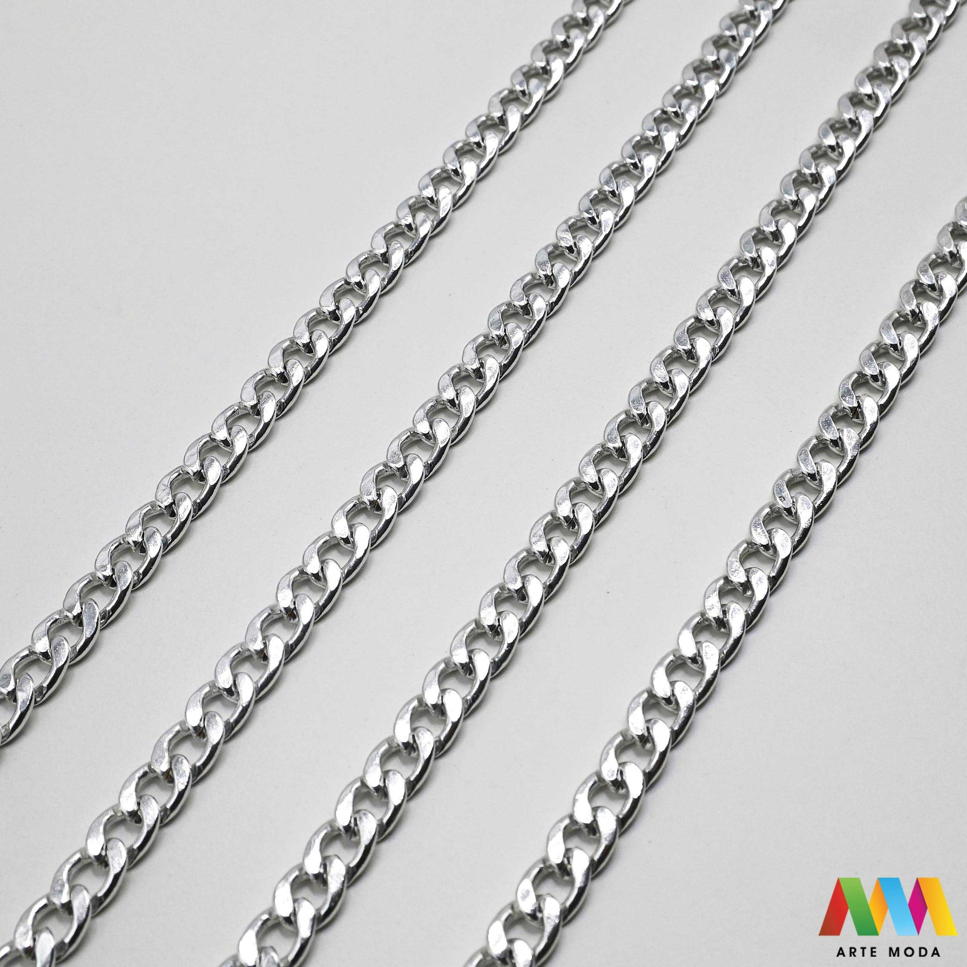 aluminijski lanac torbe ruksak nakit lagani izrada aluminij DIY materijal remen ogrlice narukvice karike ručke pribor komponente ukrasni repromaterijal Želite lagan i trendi materijal Aluminijski lanci savršeni su za vaše projekte Idealni su za izradu laganih remena za torbe ili statement nakita ogrlice narukvice Lakši su od klasičnih metala ne opterećuju i dolaze u raznim bojama i debljinama Lako ih je rezati i oblikovati laganu eleganciju za svoj uradi sam nakit i modne dodatke arte moda repromaterijal