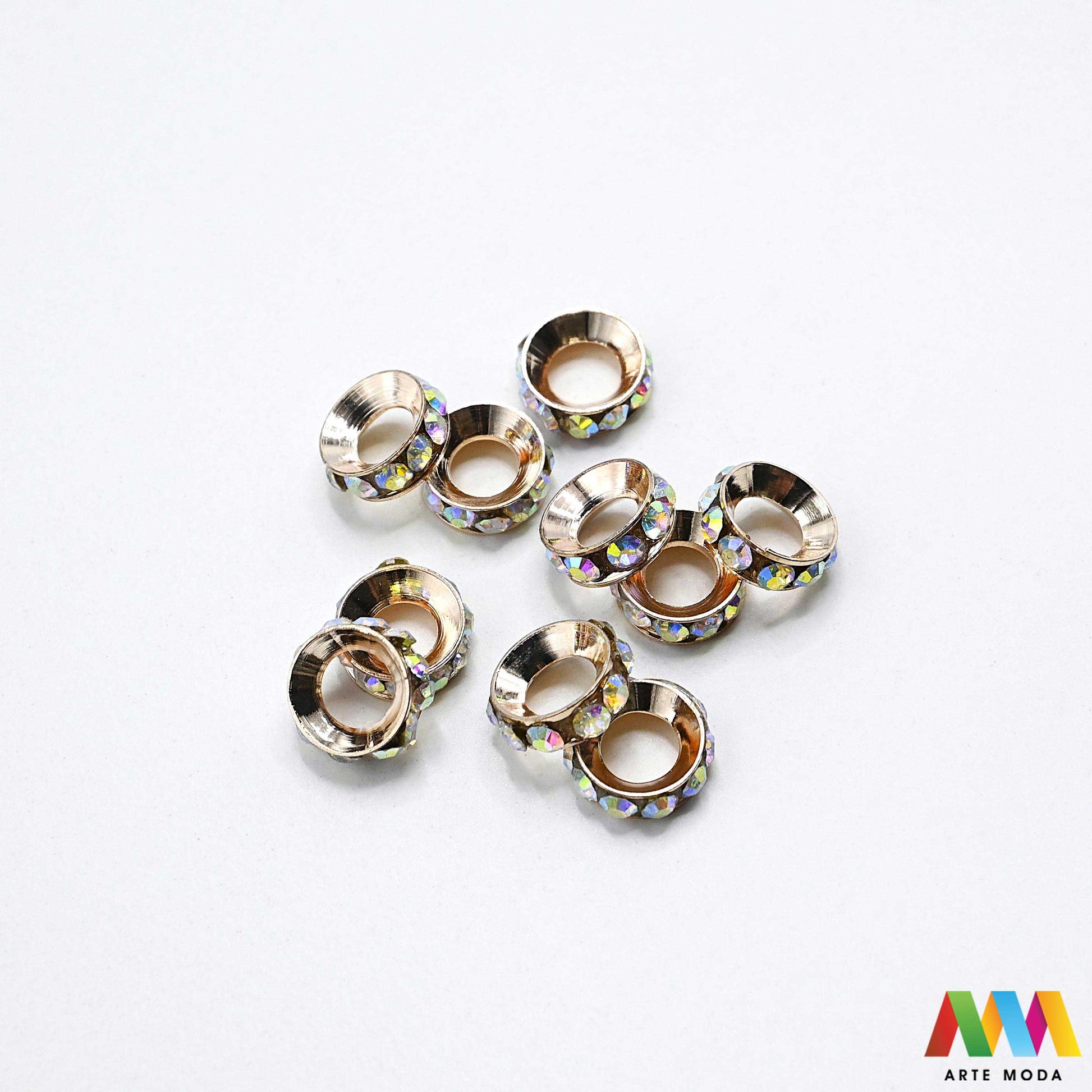 razdjelnik umetak spacer metalne izrada nakita DIY nakit distanceri metalni pribor separatori srebrne zlatne šajbice metalni za perle razmaknice komponente metal Mali ali ključni za profesionalan nakit Metalni umetci razdjelnici spacer perle služe za stvaranje razmaka i dodavanje sjaja perlama Sprječavaju trenje i ističu poludrago kamenje Neophodan element za izradu narukvica i ogrlica koje izgledaju bogatije i elegantnije arte moda repromaterijal