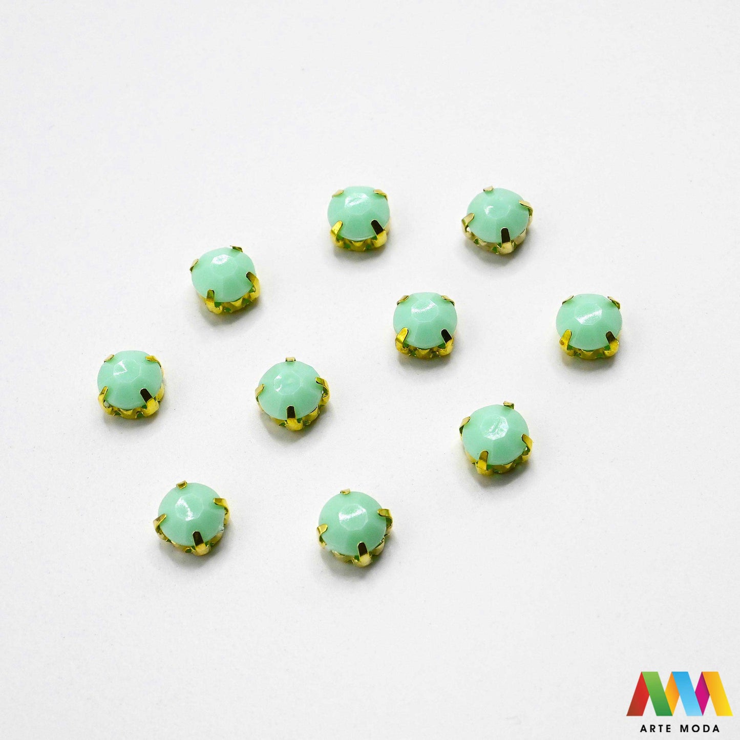 cirkoni stakleni metalni kalup blještavo sjajno perle privjesci rhinestones šivanje lijepljenje nakit glamur kostimi dekoracije ukrasi kalupu cirkon kopči blještavi Postignite maksimalan sjaj s staklenim cirkonima u metalnom kalupu Ovi blještavi cirkoni su sigurno fiksirani i spremni za šivanje lijepljenje ili nizanje Idealni za izradu glamuroznog nakita ukrašavanje kostima i svečane dekoracije Brz jednostavan i elegantan put do blistavog "uradi sam" projekta arte moda repromaterijal