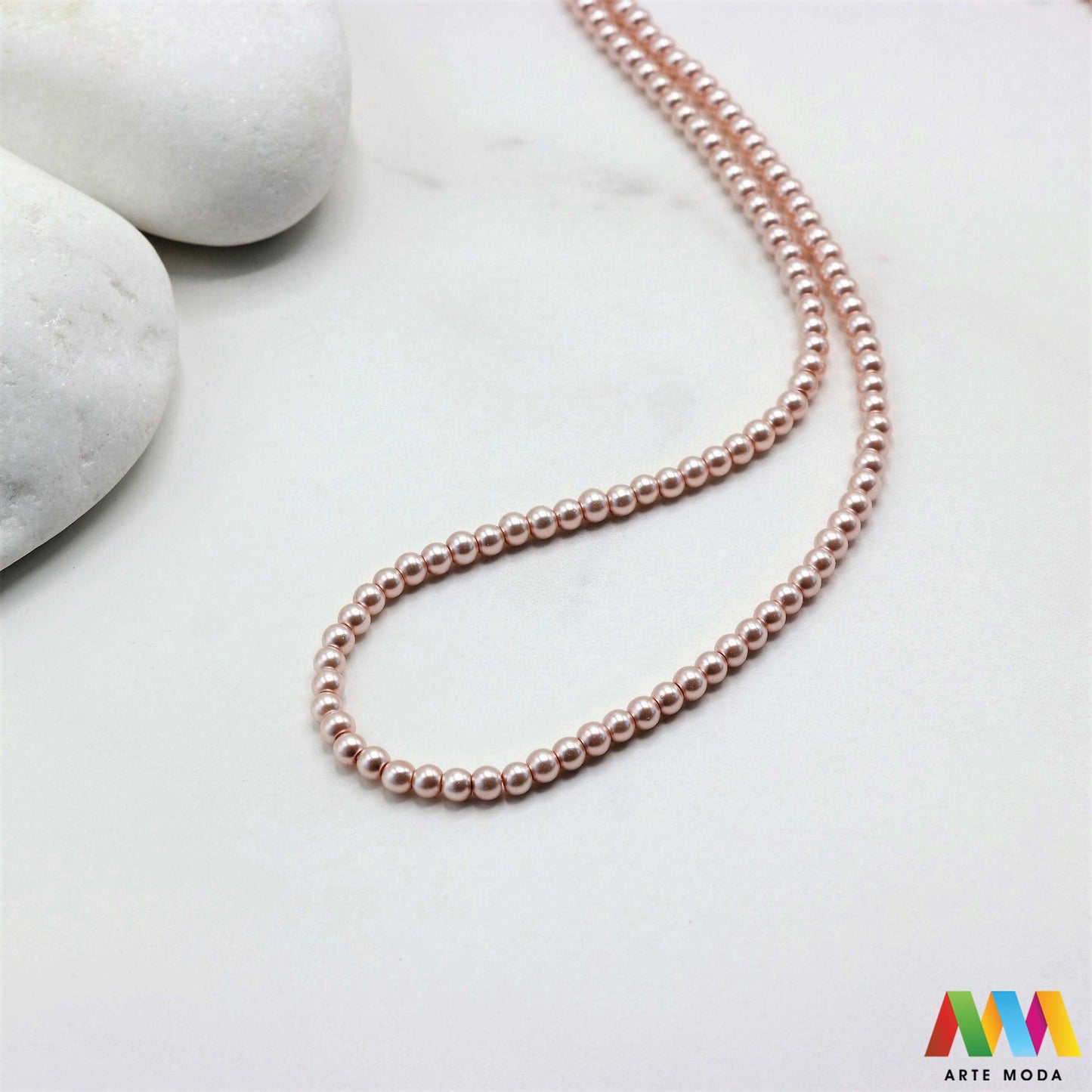 stakleni biseri niz staklo biser perle biserne zrna zrno perla staklene imitacija bisera sedefaste vjenčani nakit klasični DIY ogrlice bijeli u boji bisernim sjajem izrada nakita umjetni Za klasičnu eleganciju birajte staklene bisere imitacija bisera ima visok sedefasti sjaj i savršeno je glatka Idealni su za izradu vjenčanog nakita bezvremenskih ogrlica i narukvica raznim veličinama i bojama ovi biseri unose dašak luksuza u svaki uradi sam projekt Počnite nizati svoju eleganciju arte moda repromaterijal