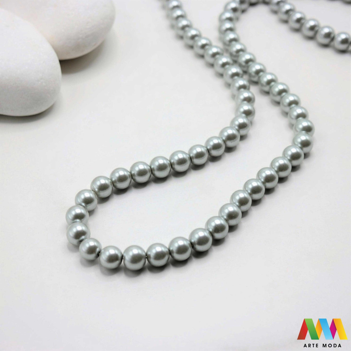 stakleni biseri niz staklo biser perle biserne zrna zrno perla staklene imitacija bisera sedefaste vjenčani nakit klasični DIY ogrlice bijeli u boji bisernim sjajem izrada nakita umjetni Za klasičnu eleganciju birajte staklene bisere imitacija bisera ima visok sedefasti sjaj i savršeno je glatka Idealni su za izradu vjenčanog nakita bezvremenskih ogrlica i narukvica raznim veličinama i bojama ovi biseri unose dašak luksuza u svaki uradi sam projekt Počnite nizati svoju eleganciju arte moda repromaterijal