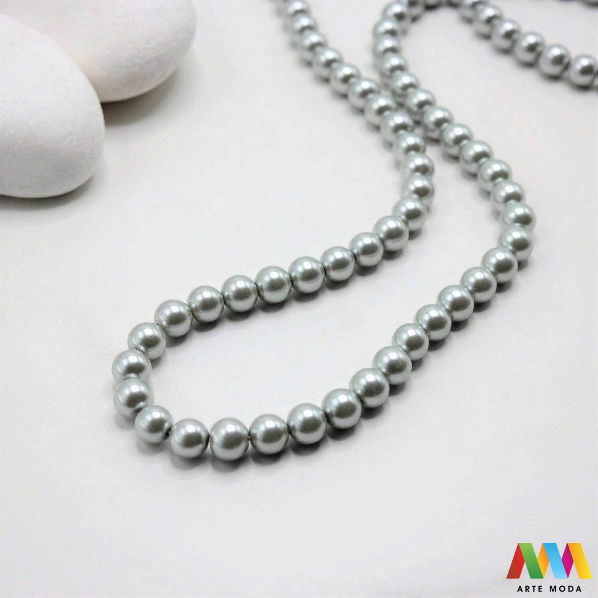 stakleni biseri niz staklo biser perle biserne zrna zrno perla staklene imitacija bisera sedefaste vjenčani nakit klasični DIY ogrlice bijeli u boji bisernim sjajem izrada nakita umjetni Za klasičnu eleganciju birajte staklene bisere imitacija bisera ima visok sedefasti sjaj i savršeno je glatka Idealni su za izradu vjenčanog nakita bezvremenskih ogrlica i narukvica raznim veličinama i bojama ovi biseri unose dašak luksuza u svaki uradi sam projekt Počnite nizati svoju eleganciju arte moda repromaterijal