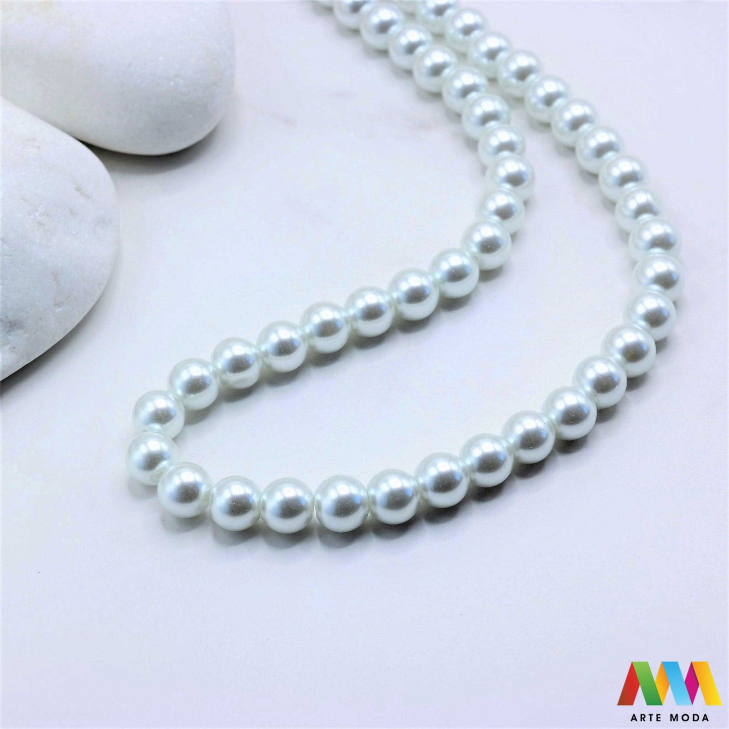 stakleni biseri niz staklo biser perle biserne zrna zrno perla staklene imitacija bisera sedefaste vjenčani nakit klasični DIY ogrlice bijeli u boji bisernim sjajem izrada nakita umjetni Za klasičnu eleganciju birajte staklene bisere imitacija bisera ima visok sedefasti sjaj i savršeno je glatka Idealni su za izradu vjenčanog nakita bezvremenskih ogrlica i narukvica raznim veličinama i bojama ovi biseri unose dašak luksuza u svaki uradi sam projekt Počnite nizati svoju eleganciju arte moda repromaterijal