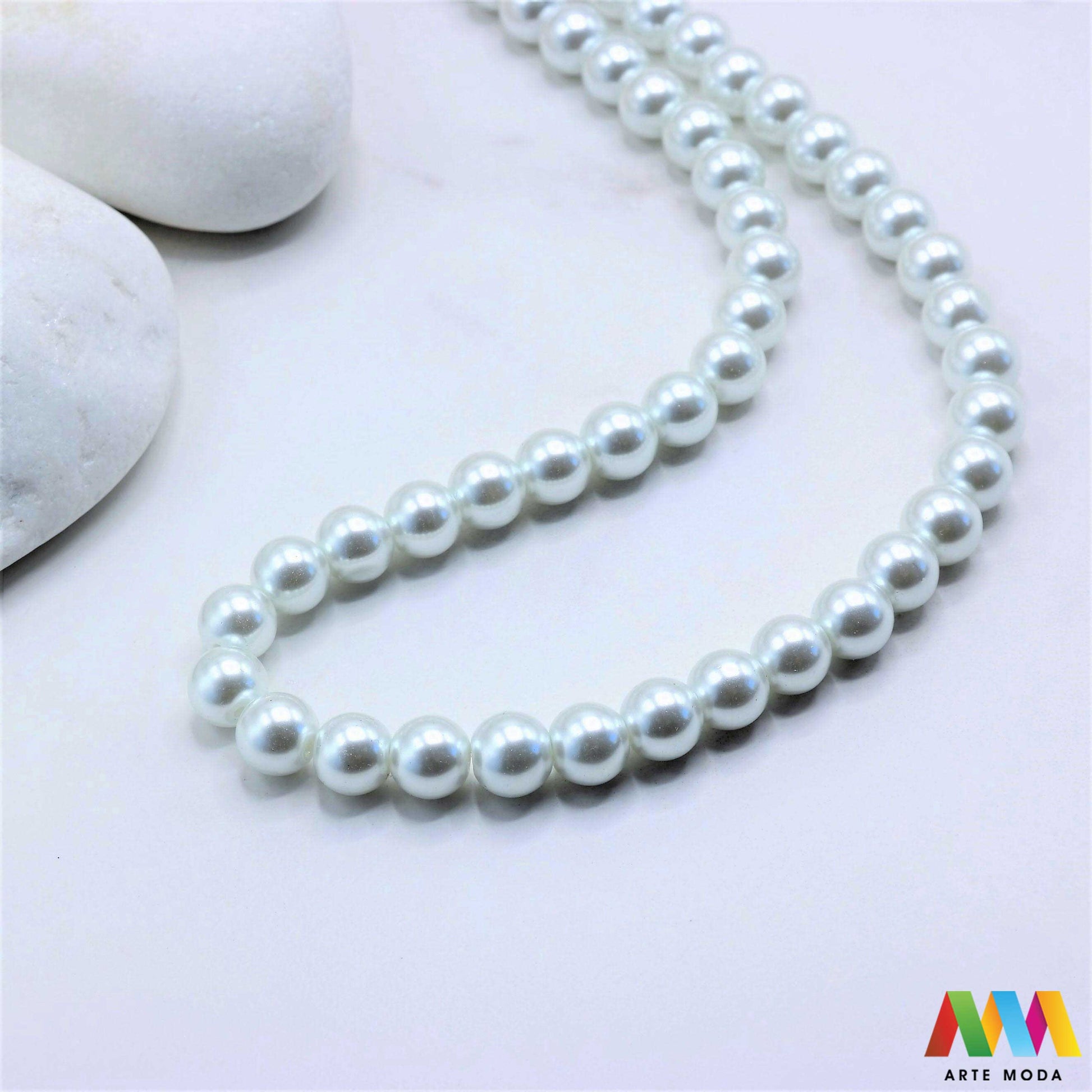stakleni biseri niz staklo biser perle biserne zrna zrno perla staklene imitacija bisera sedefaste vjenčani nakit klasični DIY ogrlice bijeli u boji bisernim sjajem izrada nakita umjetni Za klasičnu eleganciju birajte staklene bisere imitacija bisera ima visok sedefasti sjaj i savršeno je glatka Idealni su za izradu vjenčanog nakita bezvremenskih ogrlica i narukvica raznim veličinama i bojama ovi biseri unose dašak luksuza u svaki uradi sam projekt Počnite nizati svoju eleganciju arte moda repromaterijal