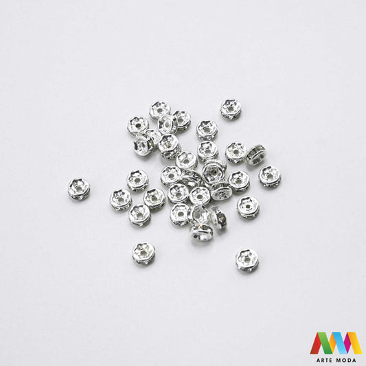 razdjelnik umetak spacer metalne izrada nakita DIY nakit distanceri metalni pribor separatori srebrne zlatne šajbice metalni za perle razmaknice komponente metal Mali ali ključni za profesionalan nakit Metalni umetci razdjelnici spacer perle služe za stvaranje razmaka i dodavanje sjaja perlama Sprječavaju trenje i ističu poludrago kamenje Neophodan element za izradu narukvica i ogrlica koje izgledaju bogatije i elegantnije arte moda repromaterijal