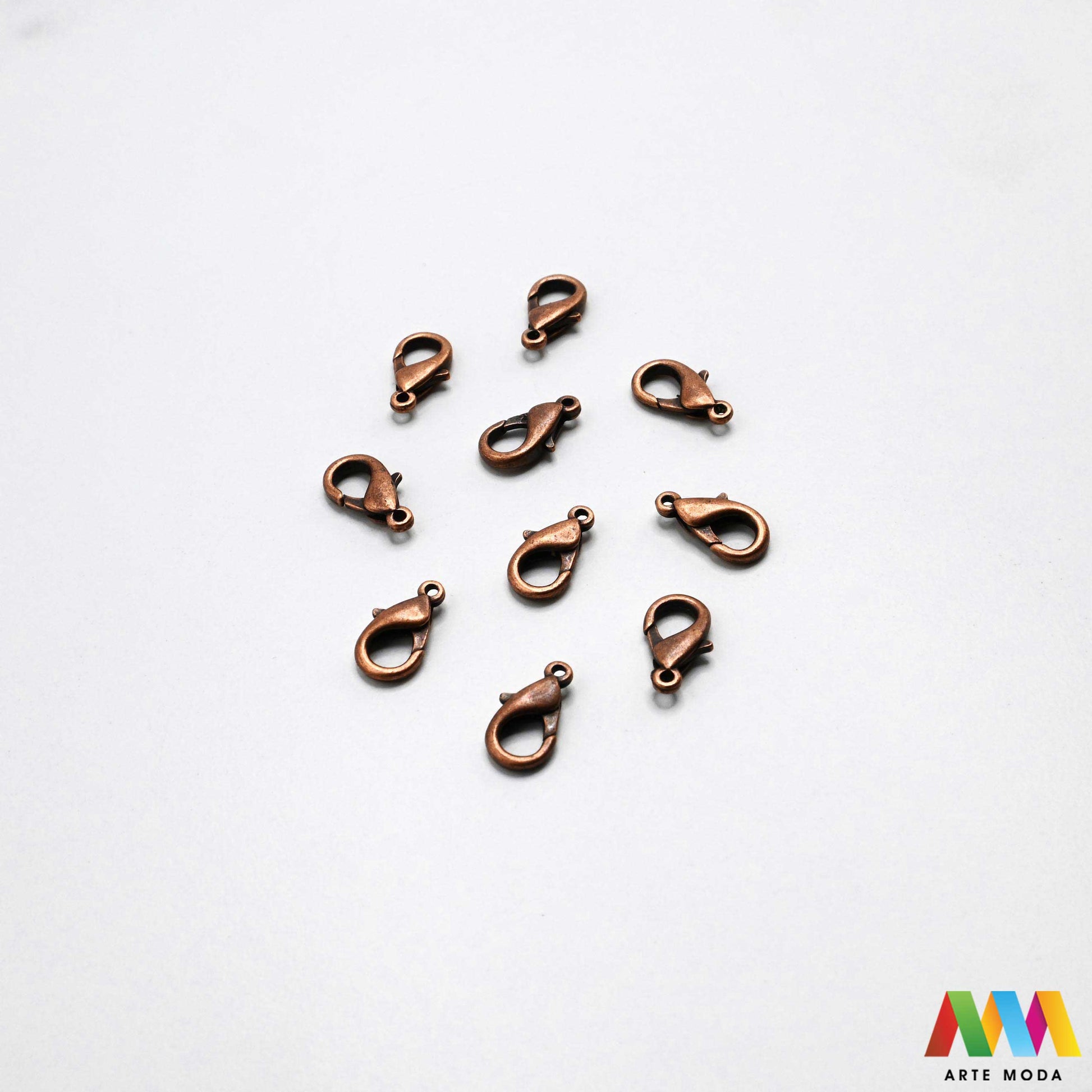 kopče metalne karabiner togl magnet kukice narukvice ogrlice zatvarači nakit DIY metalni pribor spajanje nakita srebrne zlatne karabin magnetne završne kopča narukvica ogrlica Osigurajte svoj nakit Metalne kopče su esencijalne za sigurno završavanje ogrlica i narukvica Birajte između karabin kopči pouzdanost magnetnih kopči lakoća i togl kopči stil Kvalitetni zatvarači u raznim bojama temelj svakog uradi sam nakit projekta arte moda repromaterijal