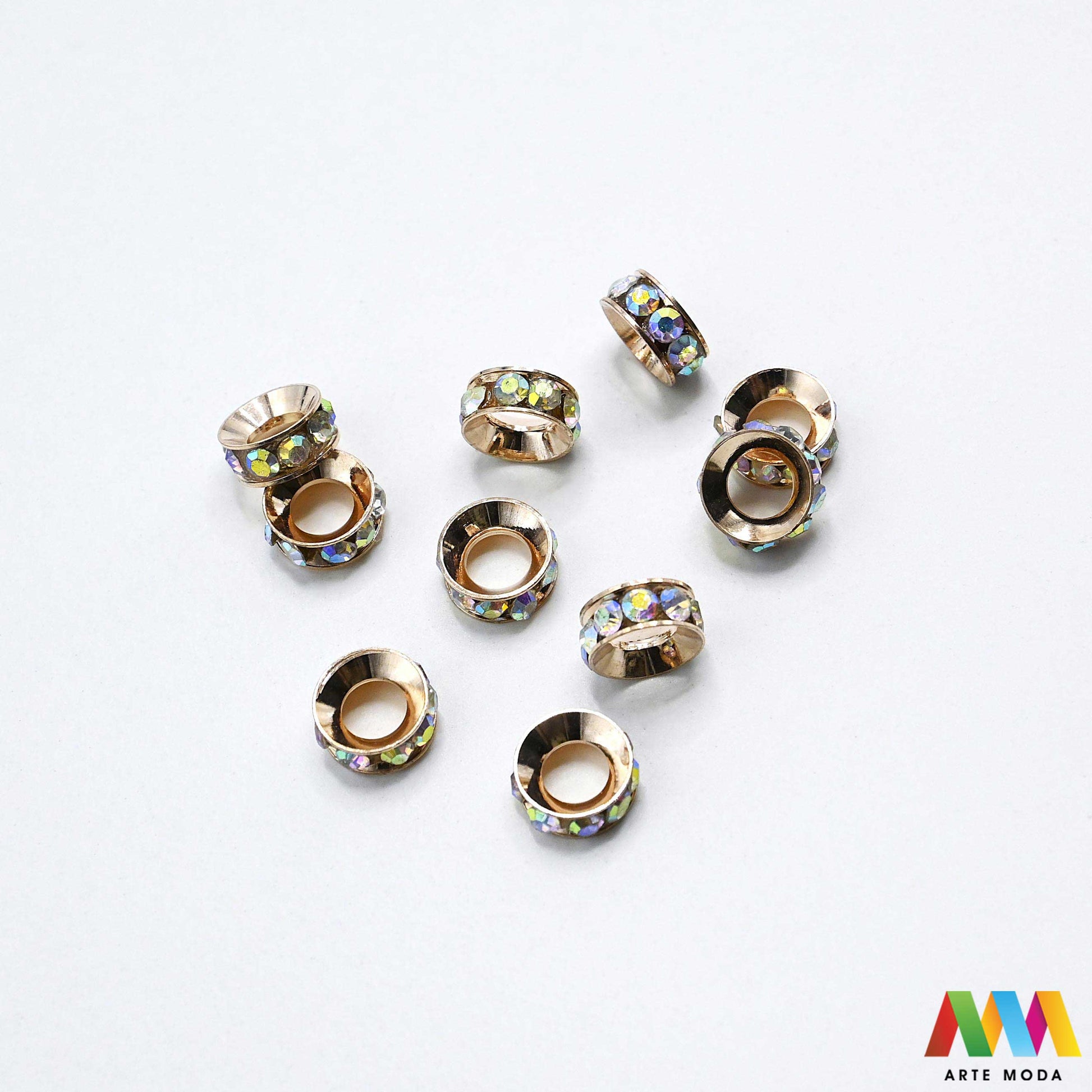 razdjelnik umetak spacer metalne izrada nakita DIY nakit distanceri metalni pribor separatori srebrne zlatne šajbice metalni za perle razmaknice komponente metal Mali ali ključni za profesionalan nakit Metalni umetci razdjelnici spacer perle služe za stvaranje razmaka i dodavanje sjaja perlama Sprječavaju trenje i ističu poludrago kamenje Neophodan element za izradu narukvica i ogrlica koje izgledaju bogatije i elegantnije arte moda repromaterijal