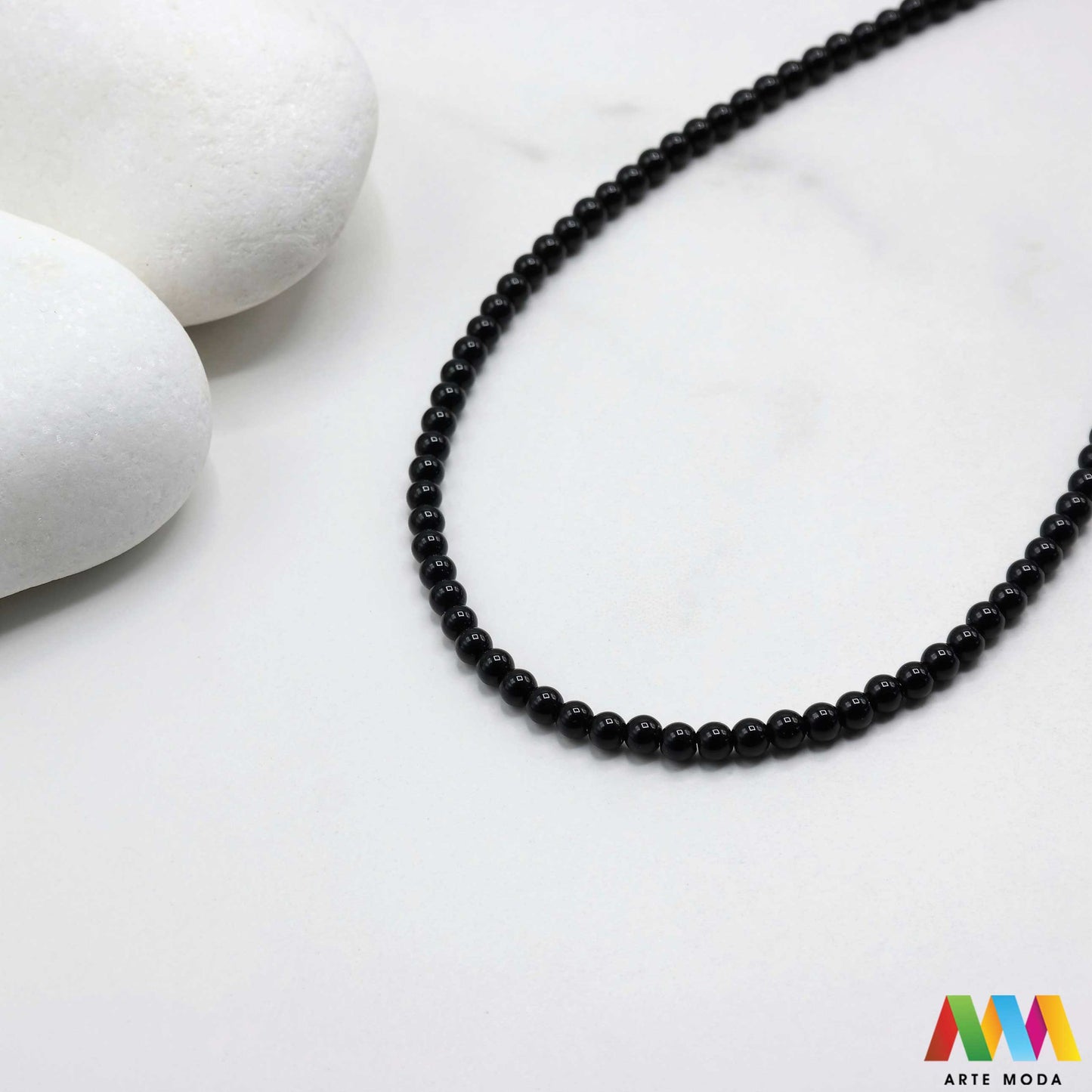 oniks onyx kristal kvarc kalcedon poludrago kamenje repromaterijal poludragi ukrasni kamen mineral crne perle crni muški nakit zaštite uzemljenje snaga izrada DIY mat sjajni narukvice ogrlice Otkrijte moć Oniksa Ovaj crni poludragi kamen simbolizira snagu zaštitu i uzemljenje Njegova duboka boja i elegantan finiš (mat/sjajni) savršeni su za sofisticirani muški i unisex nakit Birajte mat ili sjajne perle od Oniksa i unesite dozu klasične elegancije u svoj uradi sam nakit arte moda repromaterijal