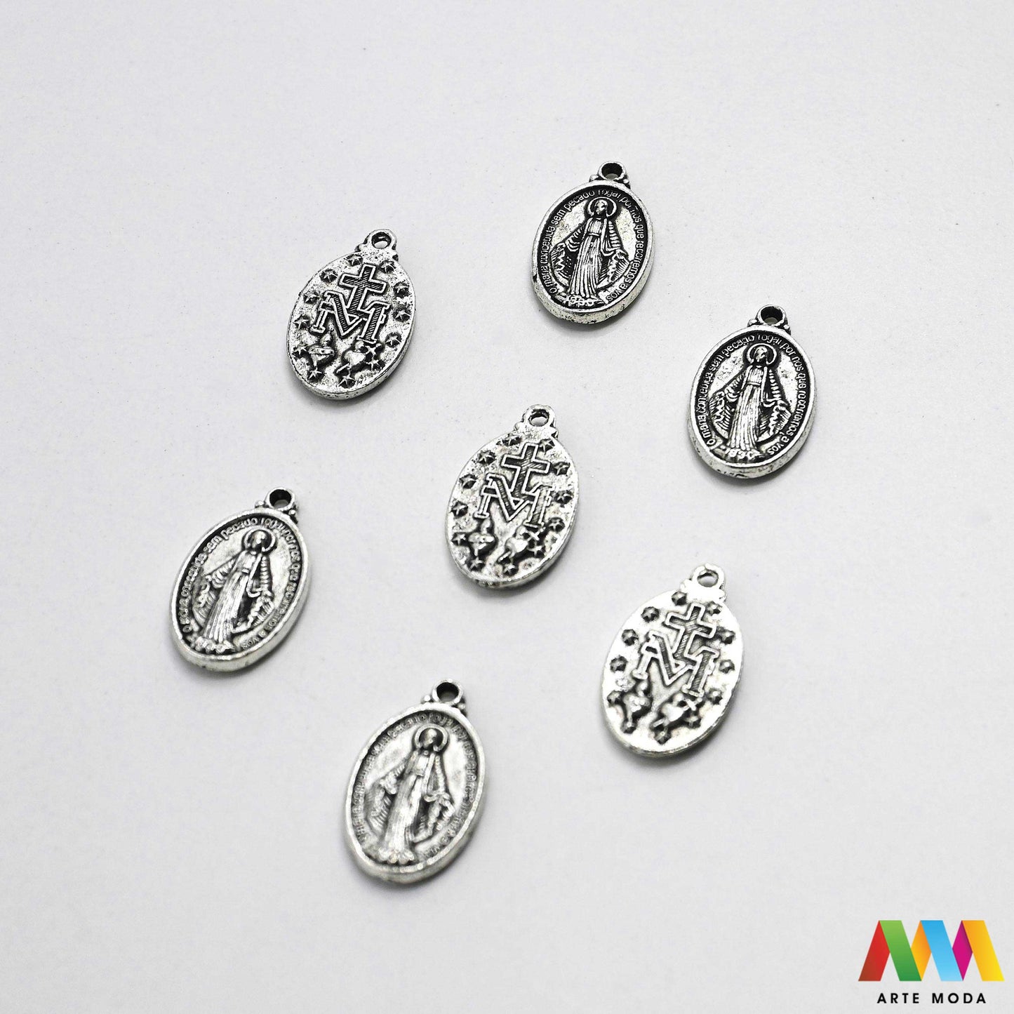 metalni sakralni privjesci krunice jednom rupom vjerski izrada krunica sakralni nakit molitvene narukvice kršćanski medaljice DIY religiozni uradi sam križevi Čudotvorna medaljica sakralne predmete metalnim privjescima jednu rupu nizanje na lančić konac žicu izradu krunica molitvenih narukvica drugih vjerskih suvenira te brojanica ogrlica dodatak za privjeske za ključeve torbe Izrađeni su od metala jedinstven vjerski predmet poklon Neka vaša vjera inspirira vašu kreativnost arte moda repromaterijal
