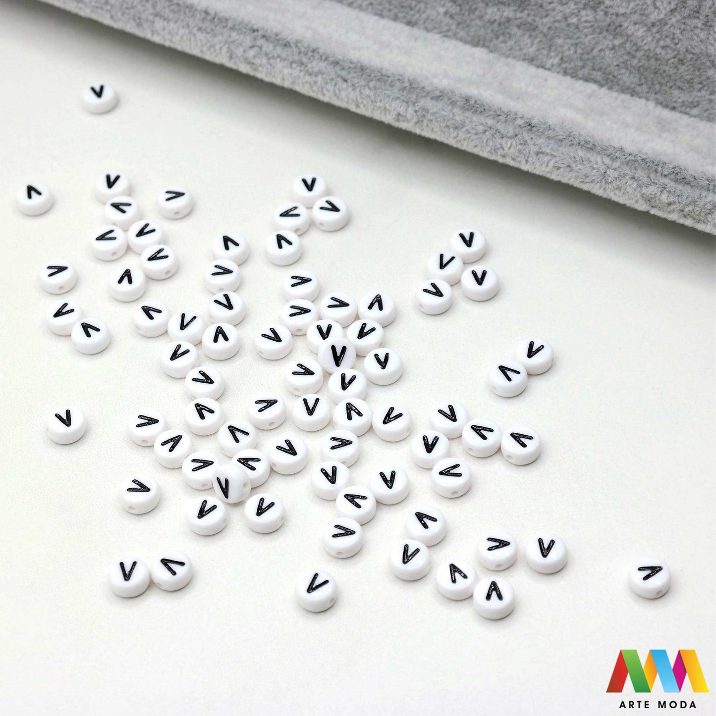 slova brojevi plastične nizanje imenom narukvice prijateljstva dječji nakit personalizirani kockaste perle okrugle abeceda DIY ručni rad izrada mix mješana Stvorite personalizirani nakit s našim plastičnim slovima i brojevima Perle u obliku kocki i krugova idealne su za izradu narukvica s imenom i porukama Lagane su šarene i savršene za dječji nakit i narukvice prijateljstva Lako nizanje za maksimalnu uradi sam zabavu arte moda repromaterijal