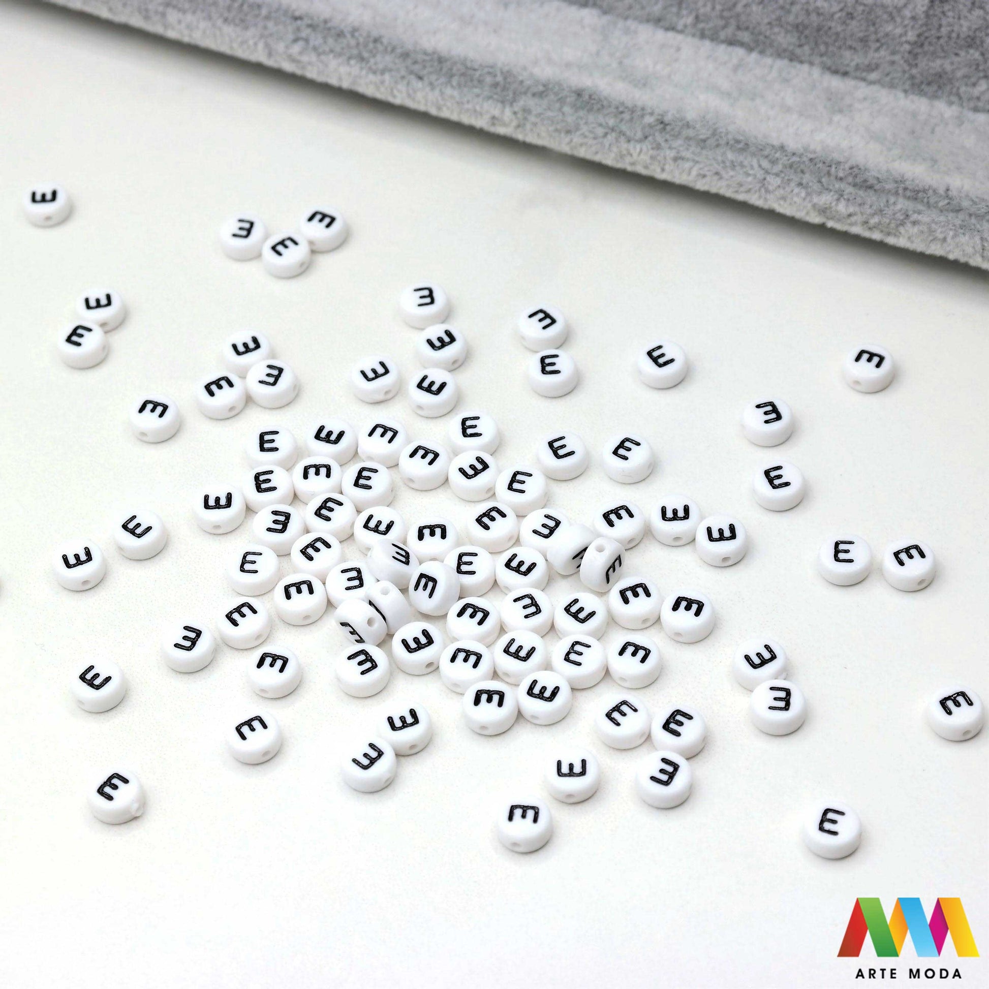 slova brojevi plastične nizanje imenom narukvice prijateljstva dječji nakit personalizirani kockaste perle okrugle abeceda DIY ručni rad izrada mix mješana Stvorite personalizirani nakit s našim plastičnim slovima i brojevima Perle u obliku kocki i krugova idealne su za izradu narukvica s imenom i porukama Lagane su šarene i savršene za dječji nakit i narukvice prijateljstva Lako nizanje za maksimalnu uradi sam zabavu arte moda repromaterijal