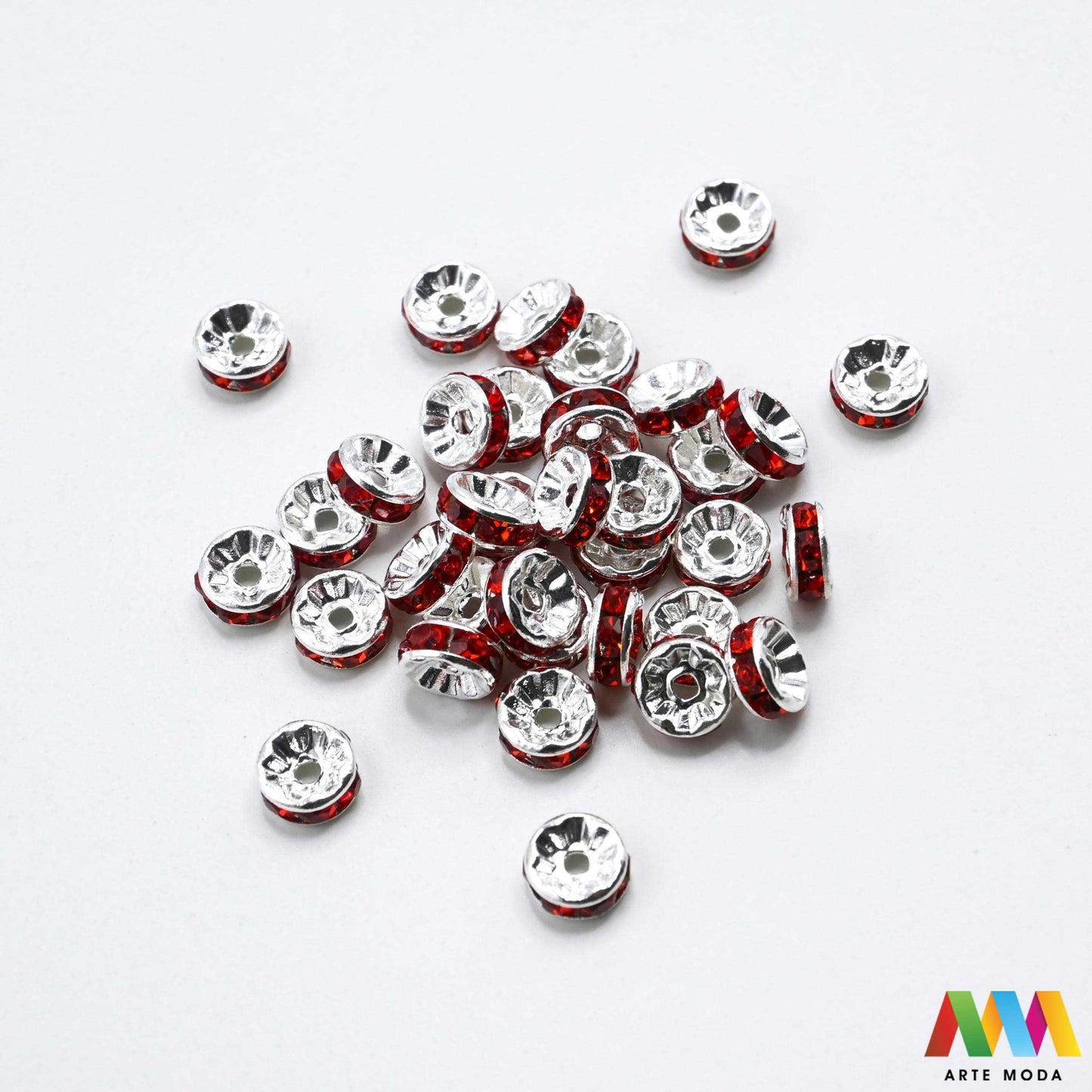 razdjelnik umetak spacer metalne izrada nakita DIY nakit distanceri metalni pribor separatori srebrne zlatne šajbice metalni za perle razmaknice komponente metal Mali ali ključni za profesionalan nakit Metalni umetci razdjelnici spacer perle služe za stvaranje razmaka i dodavanje sjaja perlama Sprječavaju trenje i ističu poludrago kamenje Neophodan element za izradu narukvica i ogrlica koje izgledaju bogatije i elegantnije arte moda repromaterijal