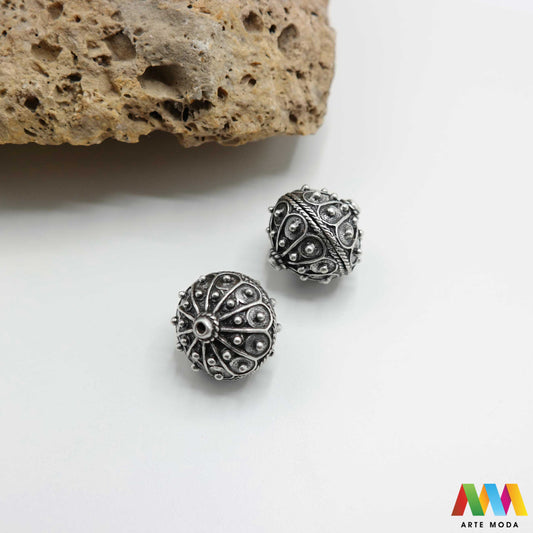 šibenik hrvatski dugme toka suvenir tradicionalni dalmacija tradicija filigran nakit baština hrvatska metal naušnice prstenje ogrlice privjesci tradicijski dalmatinski originalni Šibenski botun puce je najoriginalniji hrvatski suvenir i simbol dalmatinske baštine tradicionalni nakit izrađen je tehnikom filigrana fine obrade metala karakterističan prozračan i elegantan izgled Izradite naušnice prstenje ili privjeske i ponesite komadić povijesti i elegancije Bezvremenski klasik arte moda repromaterijal