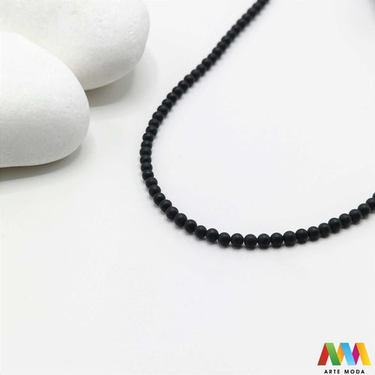 oniks onyx kristal kvarc kalcedon poludrago kamenje repromaterijal poludragi ukrasni kamen mineral crne perle crni muški nakit zaštite uzemljenje snaga izrada DIY mat sjajni narukvice ogrlice Otkrijte moć Oniksa Ovaj crni poludragi kamen simbolizira snagu zaštitu i uzemljenje Njegova duboka boja i elegantan finiš (mat/sjajni) savršeni su za sofisticirani muški i unisex nakit Birajte mat ili sjajne perle od Oniksa i unesite dozu klasične elegancije u svoj uradi sam nakit arte moda repromaterijal