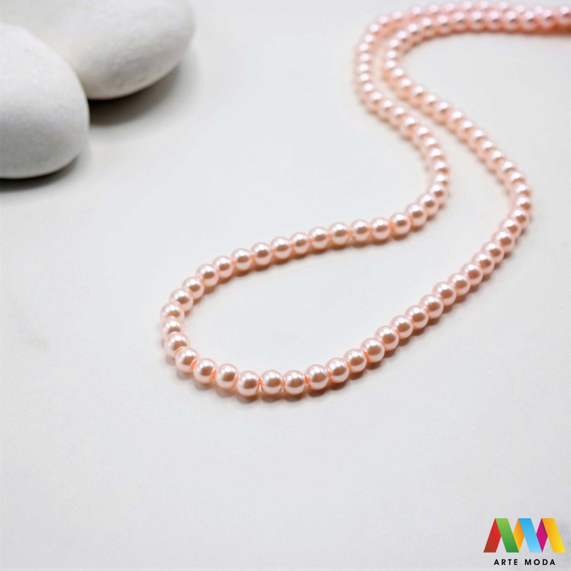 stakleni biseri niz staklo biser perle biserne zrna zrno perla staklene imitacija bisera sedefaste vjenčani nakit klasični DIY ogrlice bijeli u boji bisernim sjajem izrada nakita umjetni Za klasičnu eleganciju birajte staklene bisere imitacija bisera ima visok sedefasti sjaj i savršeno je glatka Idealni su za izradu vjenčanog nakita bezvremenskih ogrlica i narukvica raznim veličinama i bojama ovi biseri unose dašak luksuza u svaki uradi sam projekt Počnite nizati svoju eleganciju arte moda repromaterijal