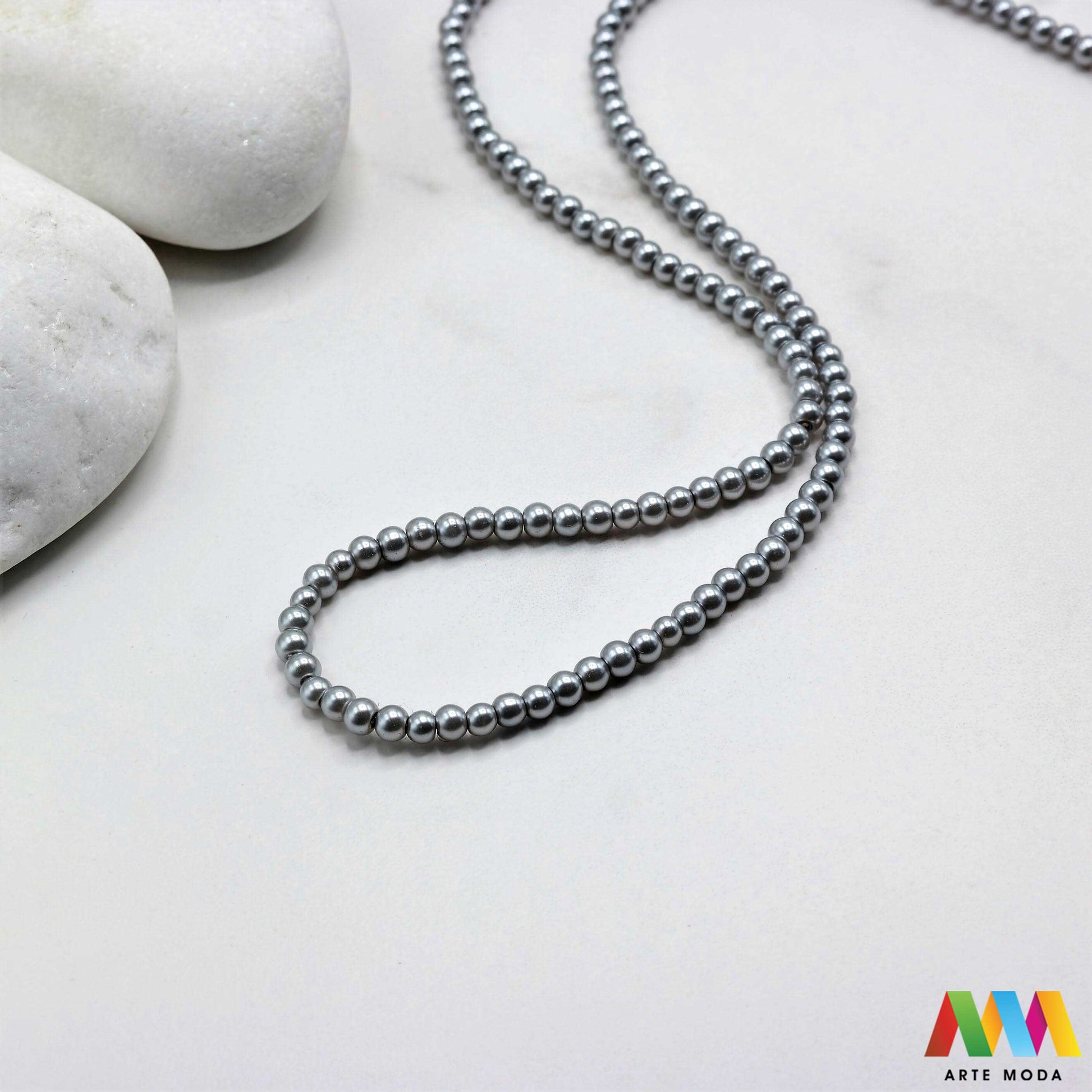 stakleni biseri niz staklo biser perle biserne zrna zrno perla staklene imitacija bisera sedefaste vjenčani nakit klasični DIY ogrlice bijeli u boji bisernim sjajem izrada nakita umjetni Za klasičnu eleganciju birajte staklene bisere imitacija bisera ima visok sedefasti sjaj i savršeno je glatka Idealni su za izradu vjenčanog nakita bezvremenskih ogrlica i narukvica raznim veličinama i bojama ovi biseri unose dašak luksuza u svaki uradi sam projekt Počnite nizati svoju eleganciju arte moda repromaterijal