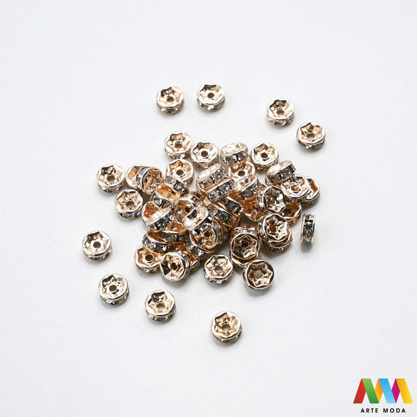 razdjelnik umetak spacer metalne izrada nakita DIY nakit distanceri metalni pribor separatori srebrne zlatne šajbice metalni za perle razmaknice komponente metal Mali ali ključni za profesionalan nakit Metalni umetci razdjelnici spacer perle služe za stvaranje razmaka i dodavanje sjaja perlama Sprječavaju trenje i ističu poludrago kamenje Neophodan element za izradu narukvica i ogrlica koje izgledaju bogatije i elegantnije arte moda repromaterijal