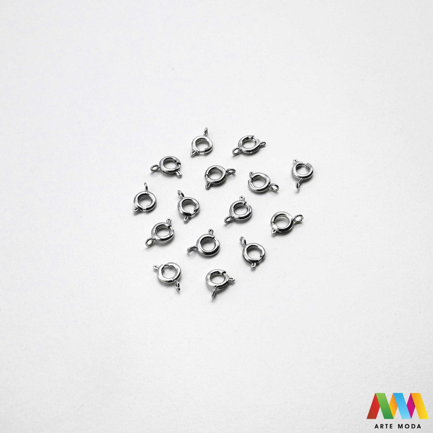 kopče metalne karabiner togl magnet kukice narukvice ogrlice zatvarači nakit DIY metalni pribor spajanje nakita srebrne zlatne karabin magnetne završne kopča narukvica ogrlica Osigurajte svoj nakit Metalne kopče su esencijalne za sigurno završavanje ogrlica i narukvica Birajte između karabin kopči pouzdanost magnetnih kopči lakoća i togl kopči stil Kvalitetni zatvarači u raznim bojama temelj svakog uradi sam nakit projekta arte moda repromaterijal