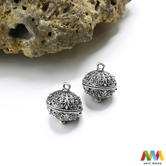 šibenik hrvatski dugme toka suvenir tradicionalni dalmacija tradicija filigran nakit baština hrvatska metal naušnice prstenje ogrlice privjesci tradicijski dalmatinski originalni Šibenski botun puce je najoriginalniji hrvatski suvenir i simbol dalmatinske baštine tradicionalni nakit izrađen je tehnikom filigrana fine obrade metala karakterističan prozračan i elegantan izgled Izradite naušnice prstenje ili privjeske i ponesite komadić povijesti i elegancije Bezvremenski klasik arte moda repromaterijal