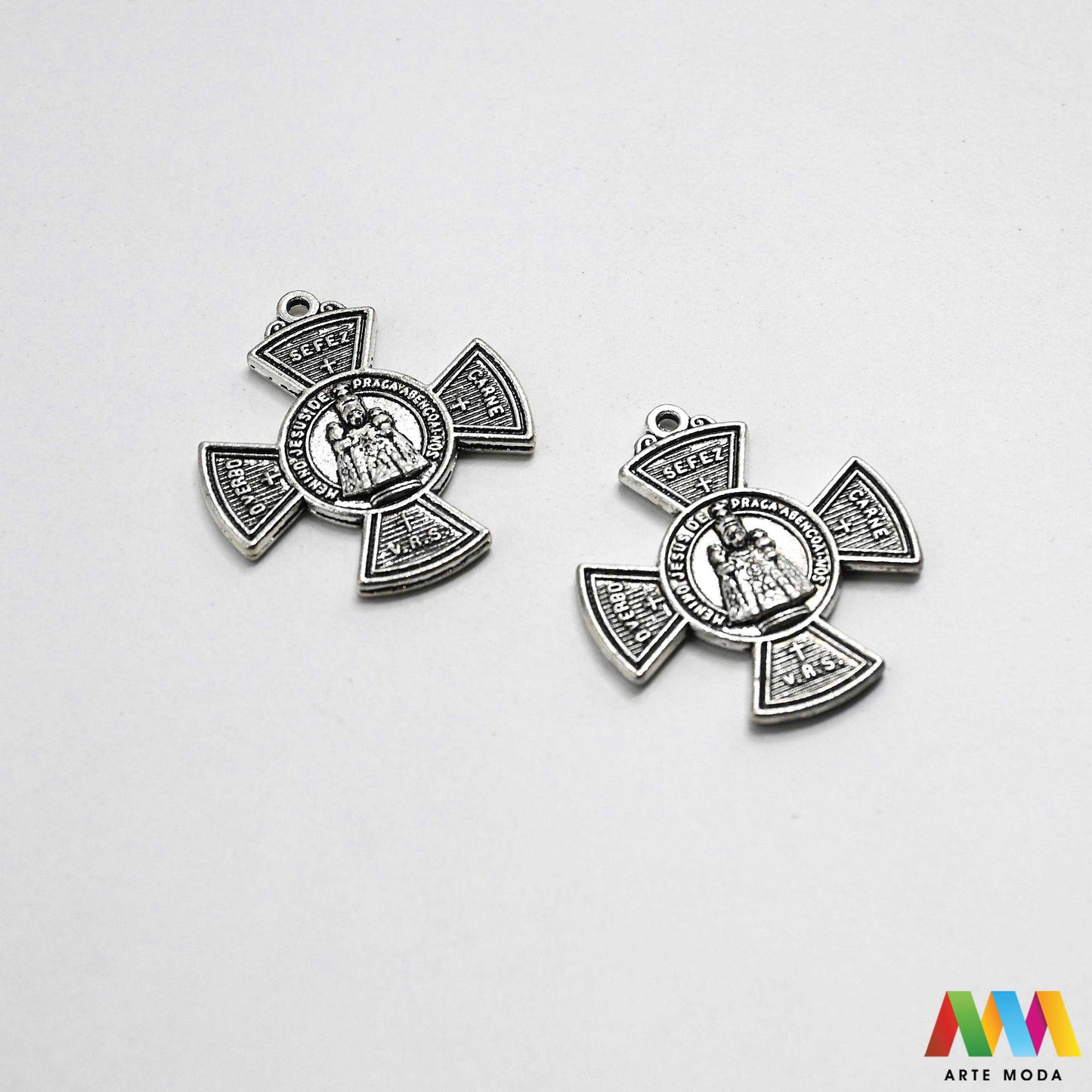 metalni sakralni privjesci krunice jednom rupom vjerski izrada krunica sakralni nakit molitvene narukvice kršćanski medaljice DIY religiozni uradi sam križevi IHS Kristov križić sakralne predmete metalnim privjescima jednu rupu nizanje na lančić konac žicu izradu krunica molitvenih narukvica drugih vjerskih suvenira te brojanica ogrlica dodatak za privjeske za ključeve torbe Izrađeni su od metala jedinstven vjerski predmet poklon Neka vaša vjera inspirira vašu kreativnost arte moda repromaterijal
