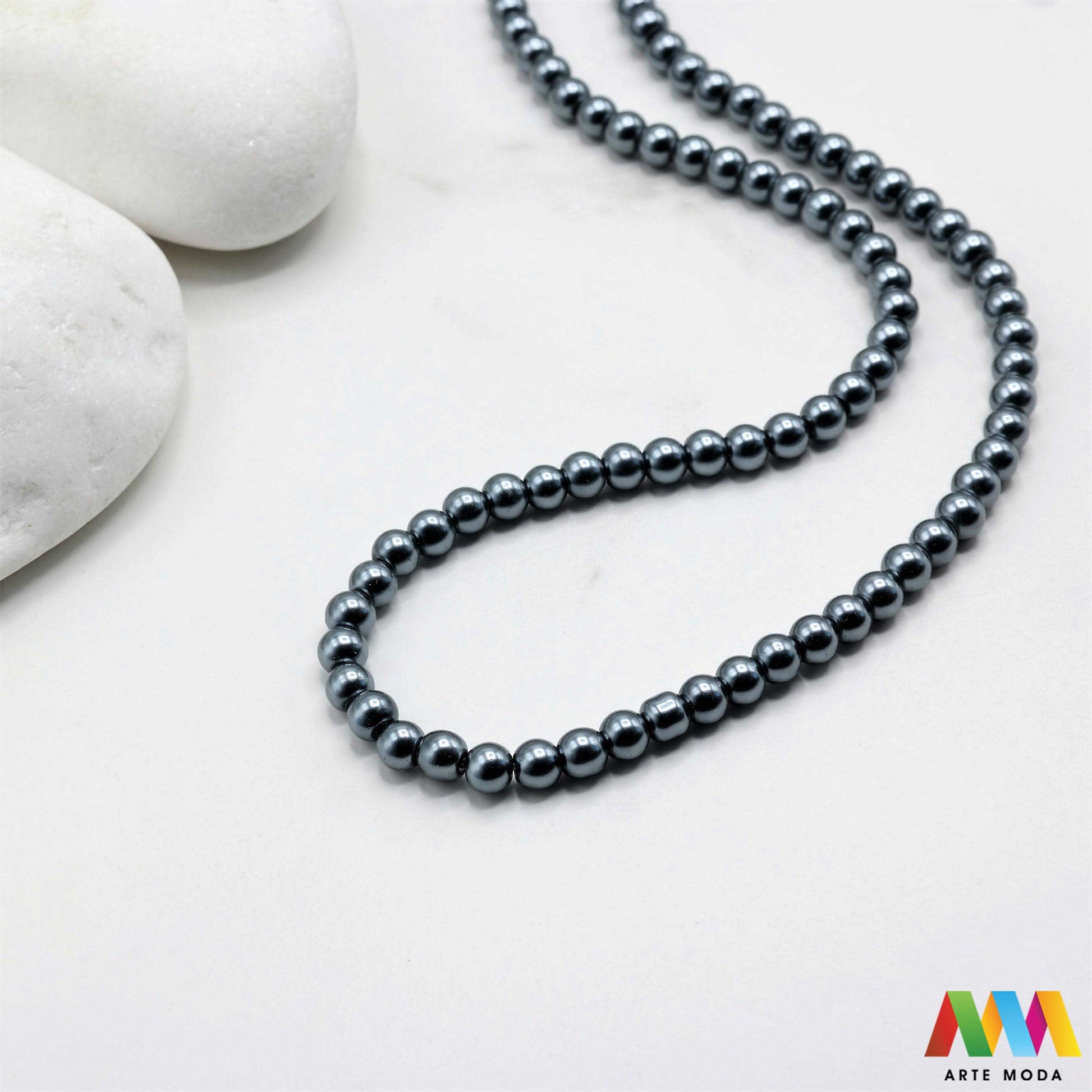 stakleni biseri niz staklo biser perle biserne zrna zrno perla staklene imitacija bisera sedefaste vjenčani nakit klasični DIY ogrlice bijeli u boji bisernim sjajem izrada nakita umjetni Za klasičnu eleganciju birajte staklene bisere imitacija bisera ima visok sedefasti sjaj i savršeno je glatka Idealni su za izradu vjenčanog nakita bezvremenskih ogrlica i narukvica raznim veličinama i bojama ovi biseri unose dašak luksuza u svaki uradi sam projekt Počnite nizati svoju eleganciju arte moda repromaterijal