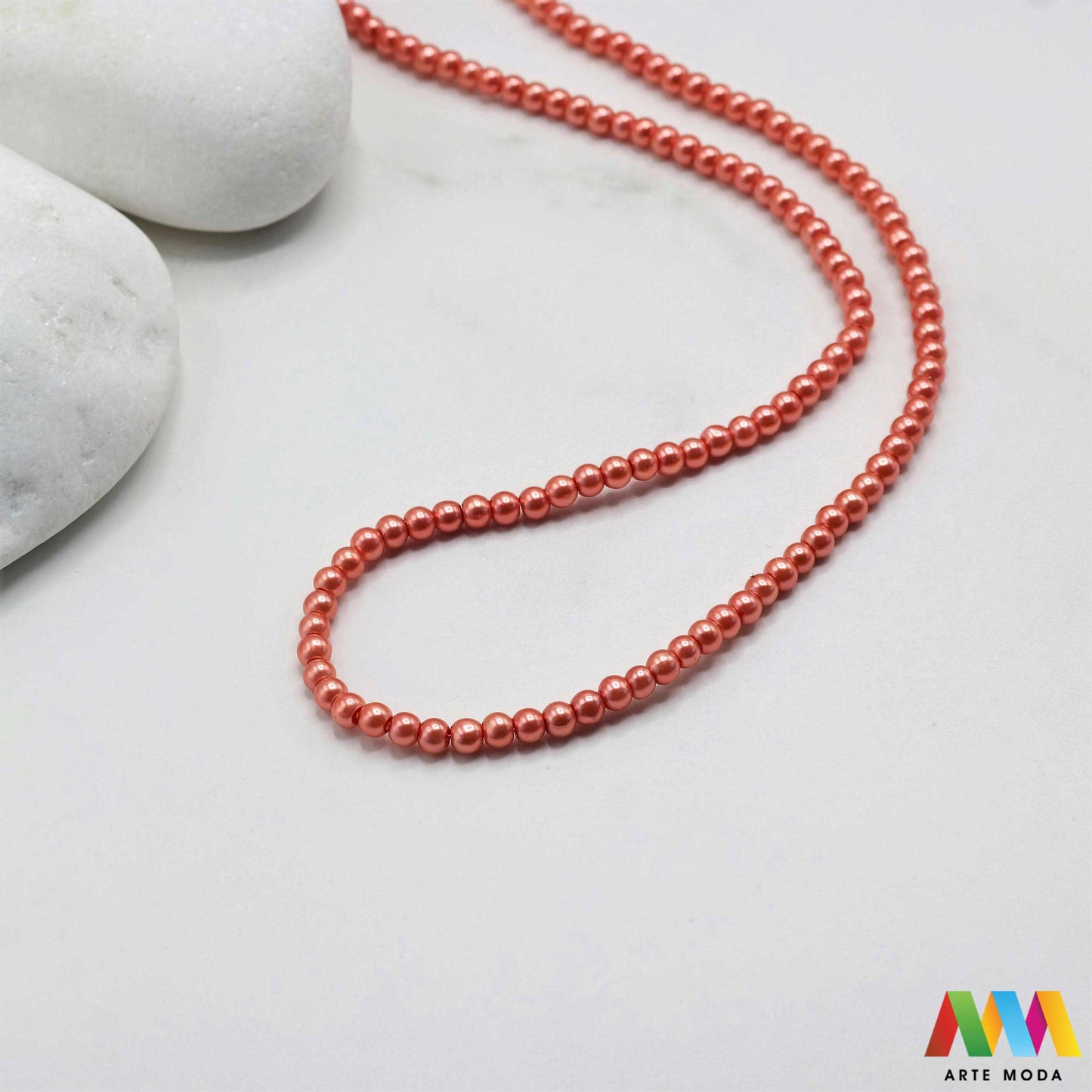 stakleni biseri niz staklo biser perle biserne zrna zrno perla staklene imitacija bisera sedefaste vjenčani nakit klasični DIY ogrlice bijeli u boji bisernim sjajem izrada nakita umjetni Za klasičnu eleganciju birajte staklene bisere imitacija bisera ima visok sedefasti sjaj i savršeno je glatka Idealni su za izradu vjenčanog nakita bezvremenskih ogrlica i narukvica raznim veličinama i bojama ovi biseri unose dašak luksuza u svaki uradi sam projekt Počnite nizati svoju eleganciju arte moda repromaterijal