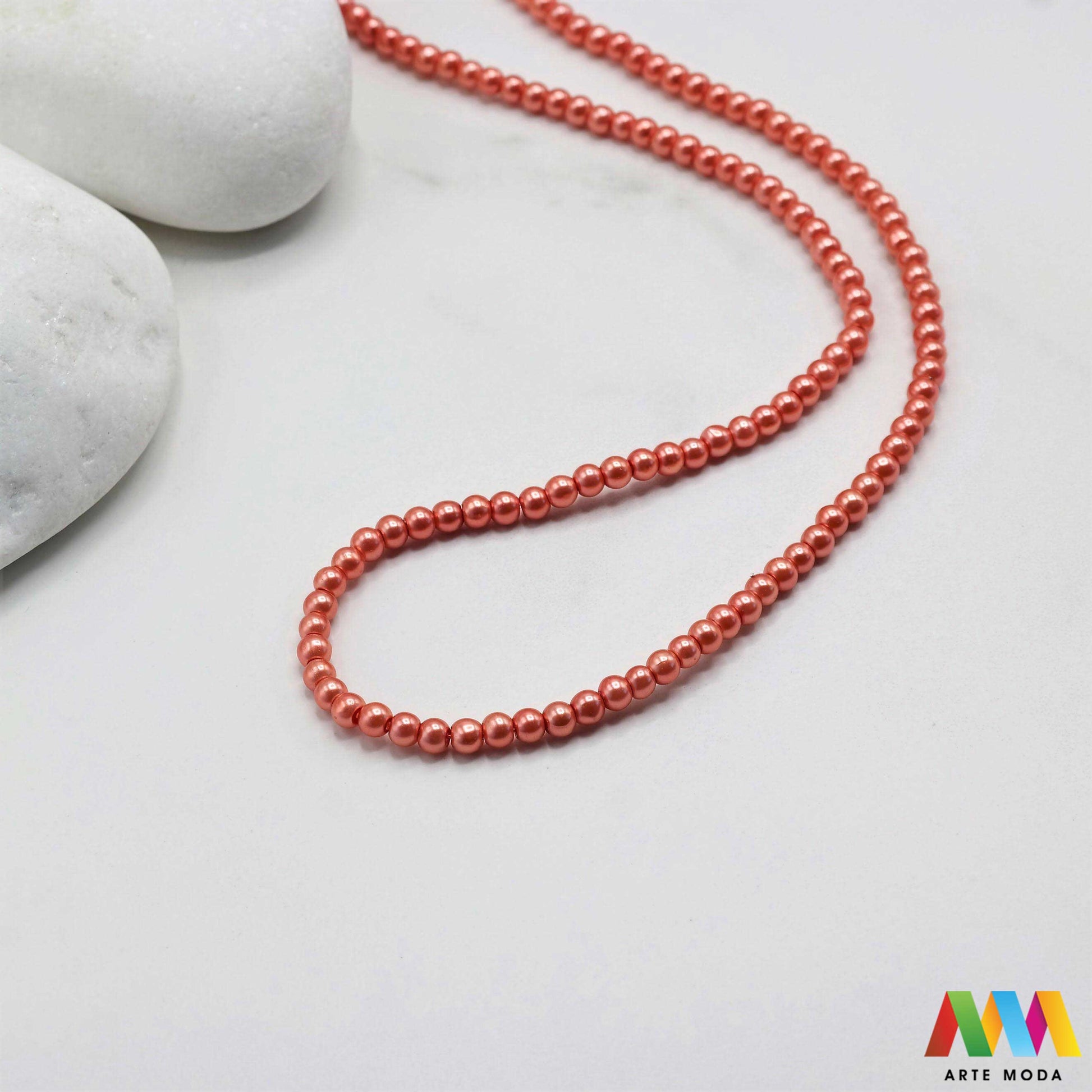 stakleni biseri niz staklo biser perle biserne zrna zrno perla staklene imitacija bisera sedefaste vjenčani nakit klasični DIY ogrlice bijeli u boji bisernim sjajem izrada nakita umjetni Za klasičnu eleganciju birajte staklene bisere imitacija bisera ima visok sedefasti sjaj i savršeno je glatka Idealni su za izradu vjenčanog nakita bezvremenskih ogrlica i narukvica raznim veličinama i bojama ovi biseri unose dašak luksuza u svaki uradi sam projekt Počnite nizati svoju eleganciju arte moda repromaterijal