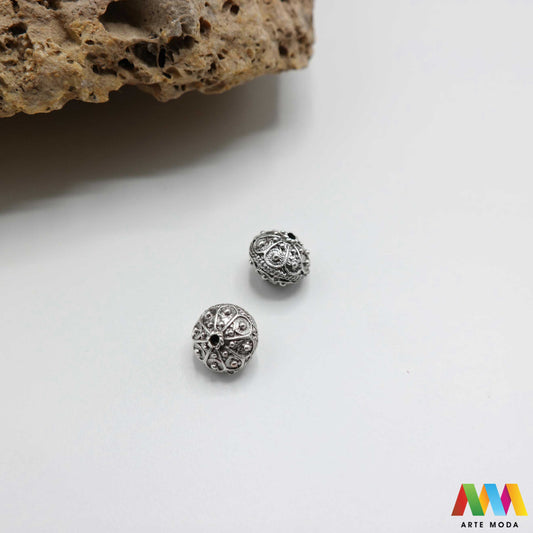 šibenik hrvatski dugme toka suvenir tradicionalni dalmacija tradicija filigran nakit baština hrvatska metal naušnice prstenje ogrlice privjesci tradicijski dalmatinski originalni Šibenski botun puce je najoriginalniji hrvatski suvenir i simbol dalmatinske baštine tradicionalni nakit izrađen je tehnikom filigrana fine obrade metala karakterističan prozračan i elegantan izgled Izradite naušnice prstenje ili privjeske i ponesite komadić povijesti i elegancije Bezvremenski klasik arte moda repromaterijal