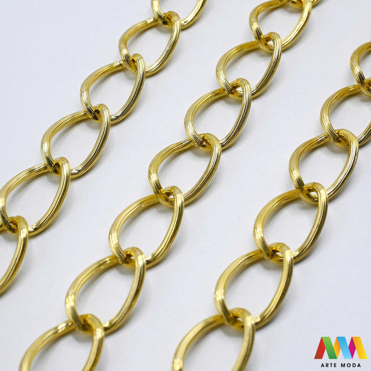 aluminijski lanac torbe ruksak nakit lagani izrada aluminij DIY materijal remen ogrlice narukvice karike ručke pribor komponente ukrasni repromaterijal Želite lagan i trendi materijal Aluminijski lanci savršeni su za vaše projekte Idealni su za izradu laganih remena za torbe ili statement nakita ogrlice narukvice Lakši su od klasičnih metala ne opterećuju i dolaze u raznim bojama i debljinama Lako ih je rezati i oblikovati laganu eleganciju za svoj uradi sam nakit i modne dodatke arte moda repromaterijal
