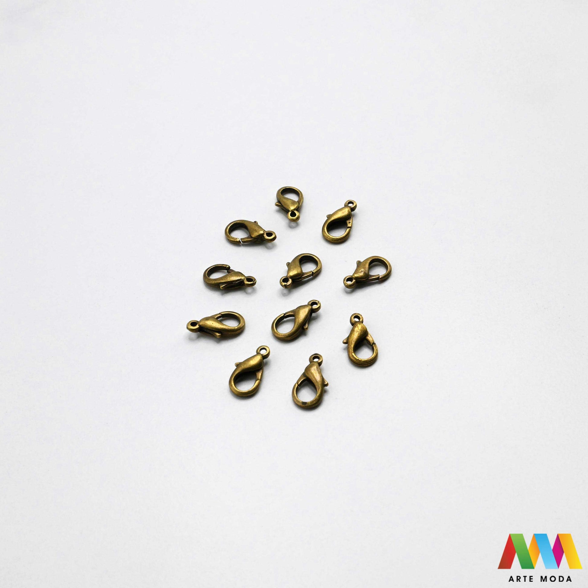 kopče metalne karabiner togl magnet kukice narukvice ogrlice zatvarači nakit DIY metalni pribor spajanje nakita srebrne zlatne karabin magnetne završne kopča narukvica ogrlica Osigurajte svoj nakit Metalne kopče su esencijalne za sigurno završavanje ogrlica i narukvica Birajte između karabin kopči pouzdanost magnetnih kopči lakoća i togl kopči stil Kvalitetni zatvarači u raznim bojama temelj svakog uradi sam nakit projekta arte moda repromaterijal