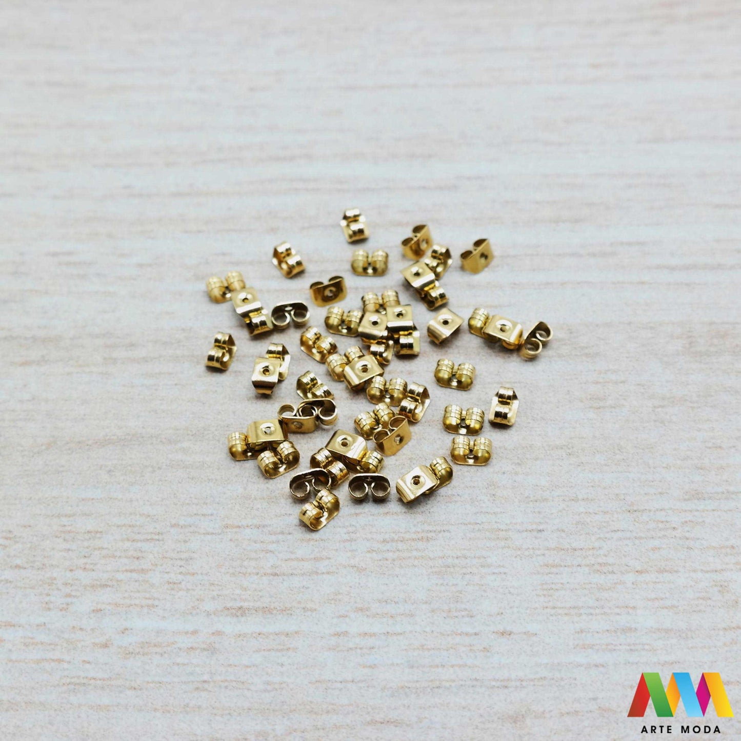 leptirići naušnice naušnica repromaterijal čelični kopče osigurači nehrđajući čelik kirurški baza pribor za nakit iglice hipoalergeno antialergijski izrada stražnji dijelovi Osigurajte svoje naušnice Leptirići kopče od nehrđajućeg čelika ključni su za sigurno nošenje iglica Izrađeni od kirurškog čelika hipoalergeni su ne hrđaju i savršeni za osjetljivu kožu Idealni kao zamjenski dio ili završni element za vaše uradi sam naušnice Trajnost i sigurnost u malom pakiranju arte moda repromaterijal