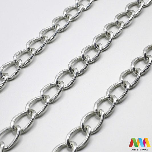 aluminijski lanac torbe ruksak nakit lagani izrada aluminij DIY materijal remen ogrlice narukvice karike ručke pribor komponente ukrasni repromaterijal Želite lagan i trendi materijal Aluminijski lanci savršeni su za vaše projekte Idealni su za izradu laganih remena za torbe ili statement nakita ogrlice narukvice Lakši su od klasičnih metala ne opterećuju i dolaze u raznim bojama i debljinama Lako ih je rezati i oblikovati laganu eleganciju za svoj uradi sam nakit i modne dodatke arte moda repromaterijal