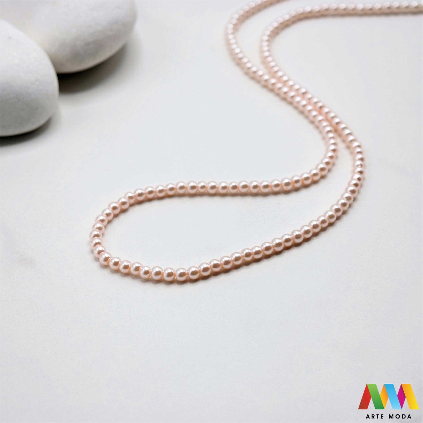 stakleni biseri niz staklo biser perle biserne zrna zrno perla staklene imitacija bisera sedefaste vjenčani nakit klasični DIY ogrlice bijeli u boji bisernim sjajem izrada nakita umjetni Za klasičnu eleganciju birajte staklene bisere imitacija bisera ima visok sedefasti sjaj i savršeno je glatka Idealni su za izradu vjenčanog nakita bezvremenskih ogrlica i narukvica raznim veličinama i bojama ovi biseri unose dašak luksuza u svaki uradi sam projekt Počnite nizati svoju eleganciju arte moda repromaterijal