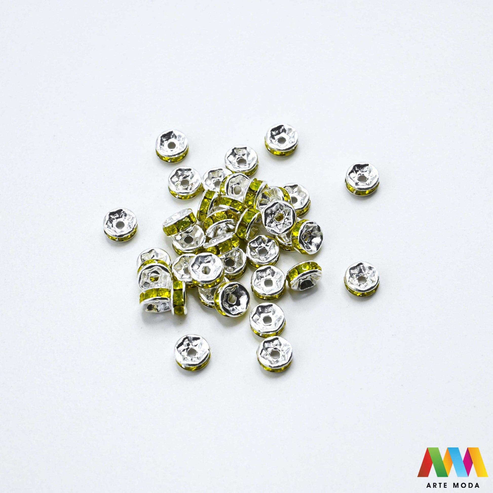 razdjelnik umetak spacer metalne izrada nakita DIY nakit distanceri metalni pribor separatori srebrne zlatne šajbice metalni za perle razmaknice komponente metal Mali ali ključni za profesionalan nakit Metalni umetci razdjelnici spacer perle služe za stvaranje razmaka i dodavanje sjaja perlama Sprječavaju trenje i ističu poludrago kamenje Neophodan element za izradu narukvica i ogrlica koje izgledaju bogatije i elegantnije arte moda repromaterijal